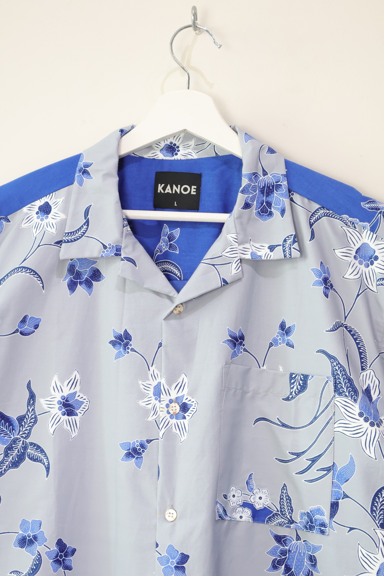 KANOEMEN Open Collar Batik Shirt - Ang Koo [L]