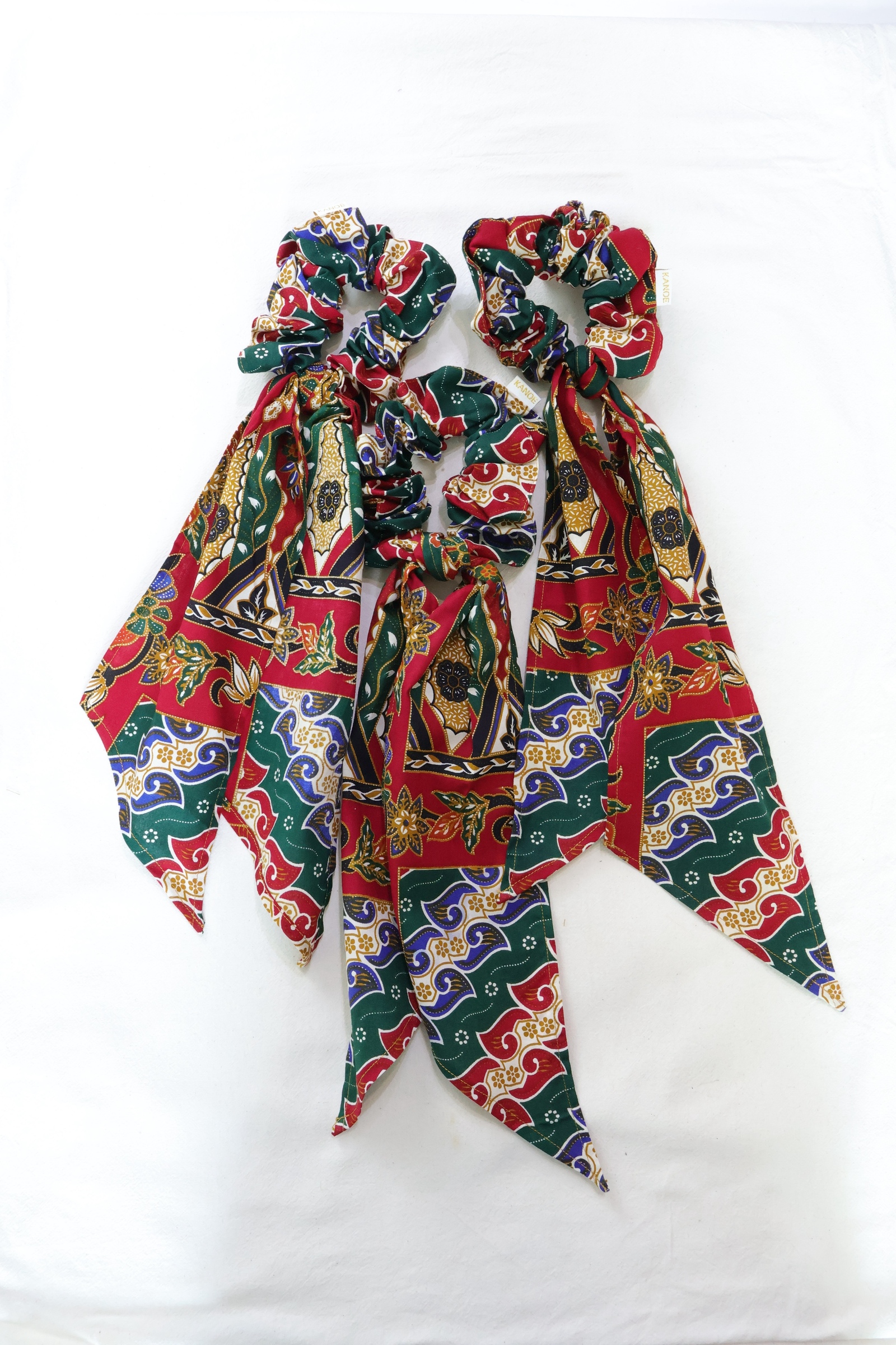 Batik Midi Scrunchie w/ Ribbon [Set of 3] - Crimson Dahlia