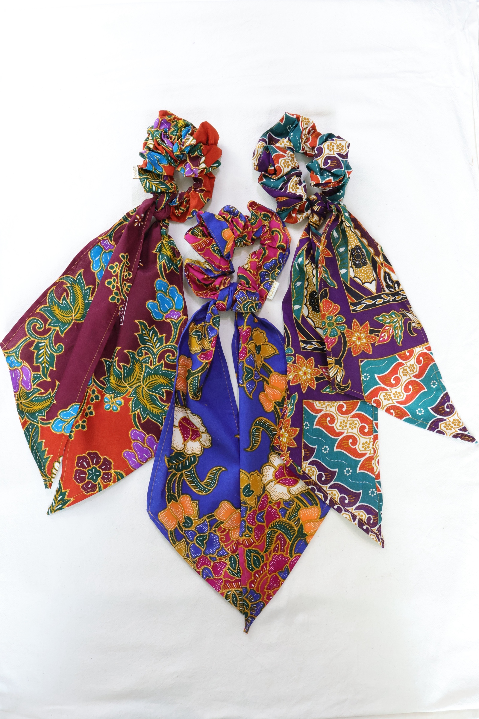 Batik Midi Scrunchie w/ Ribbon [Set of 3] - Cocoa Bloom 