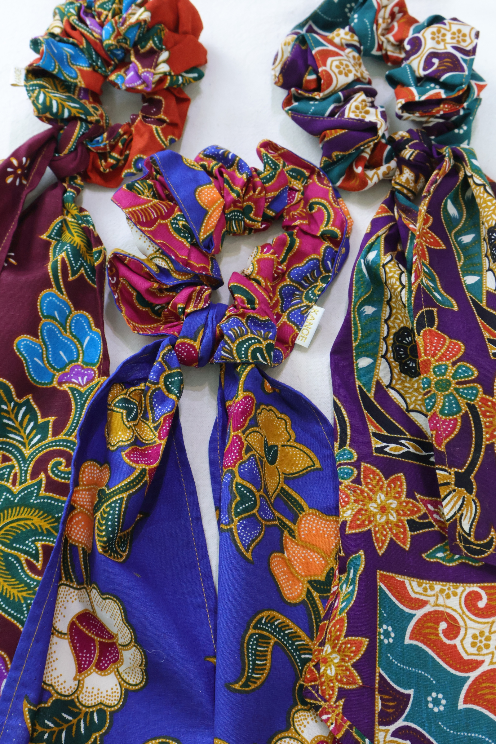 Batik Midi Scrunchie w/ Ribbon [Set of 3] - Cocoa Bloom 