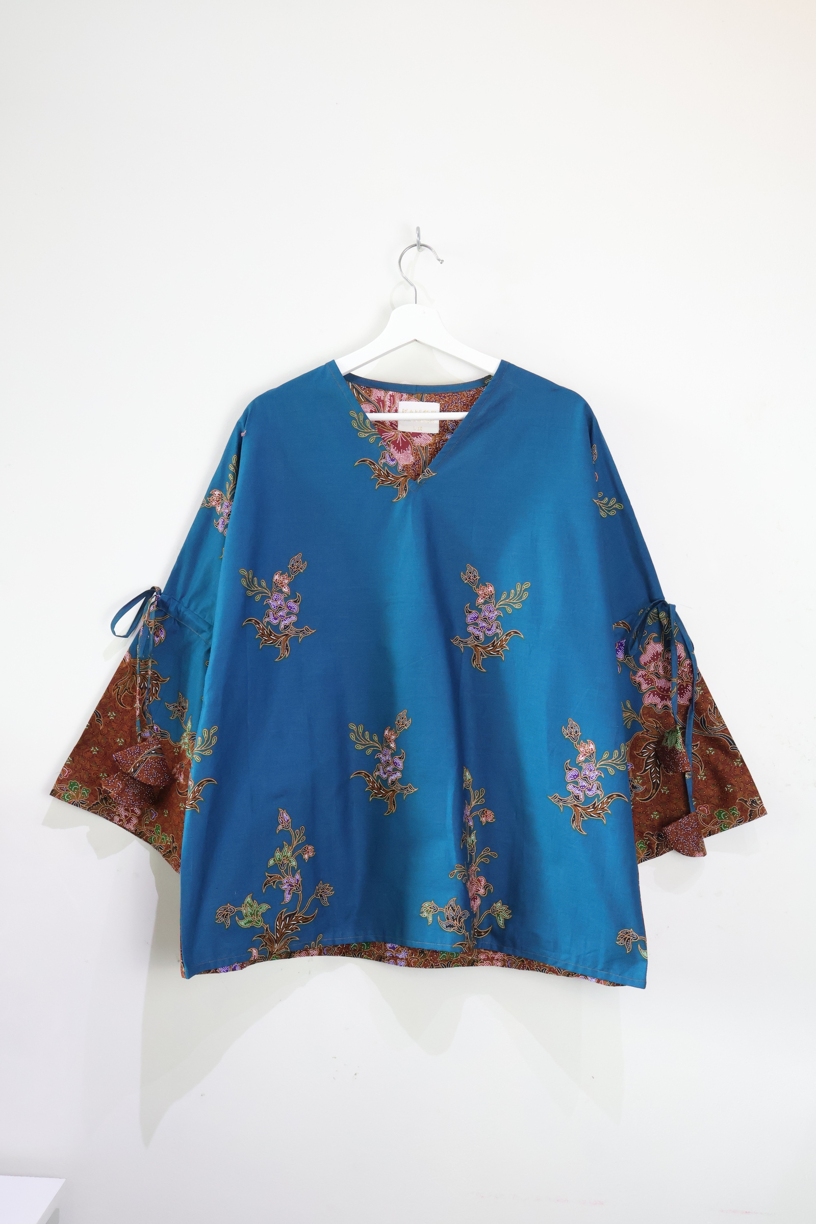 Klassik Batik Top - Hana [L-XL]