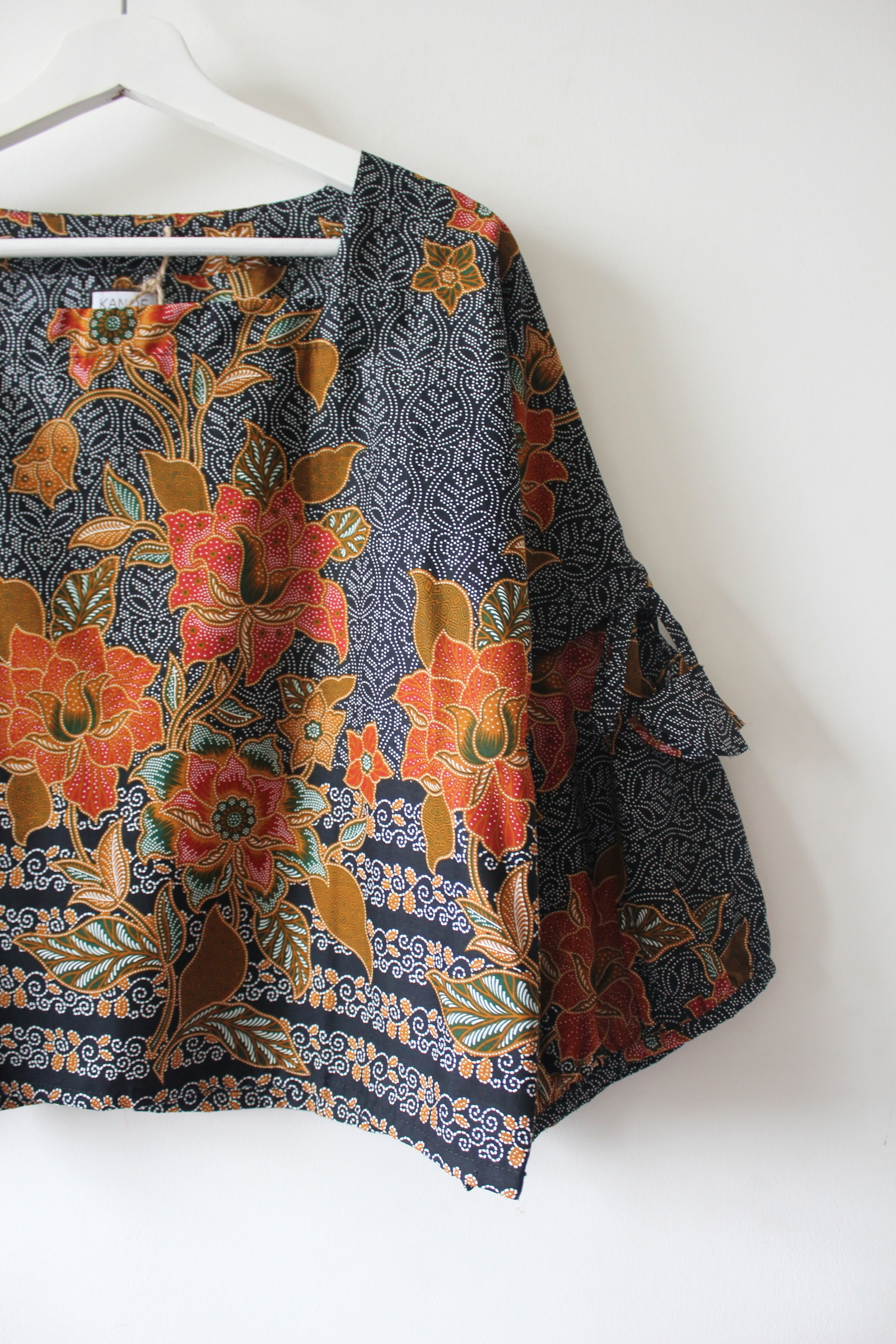 Klassik Batik Top - Aku di sini