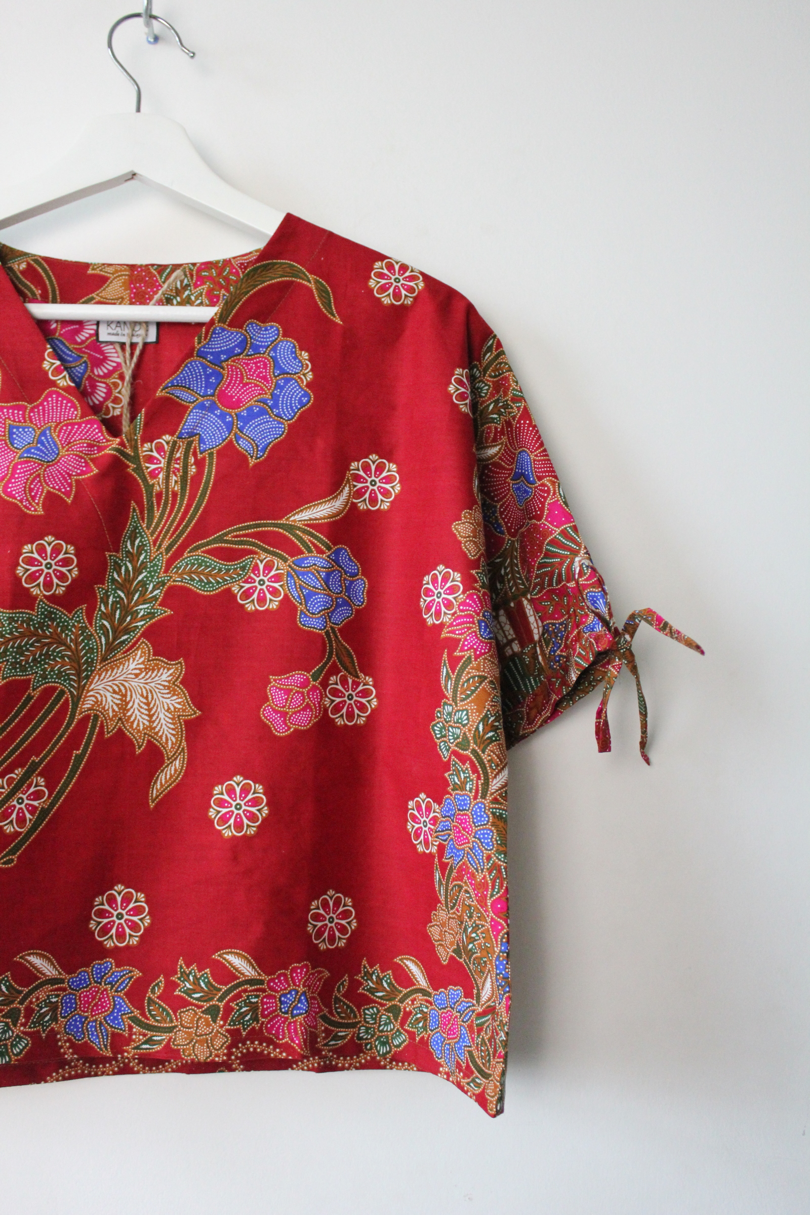 Avery Dae Batik Top - Huhulā