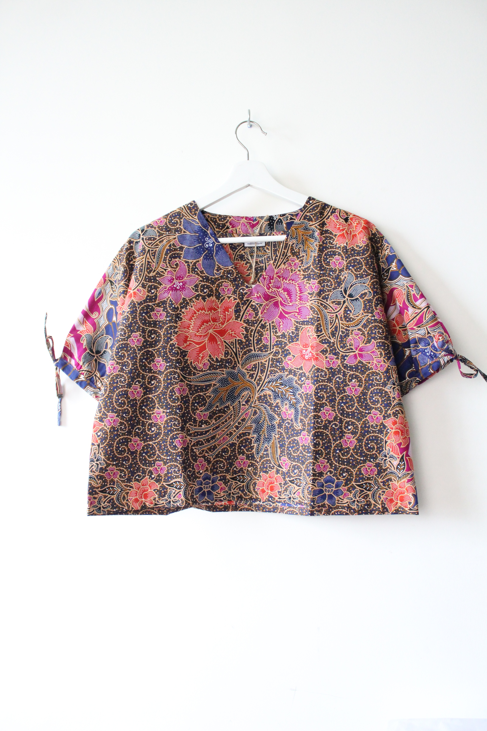 Avery Dae Batik Top - Mea aliʻi