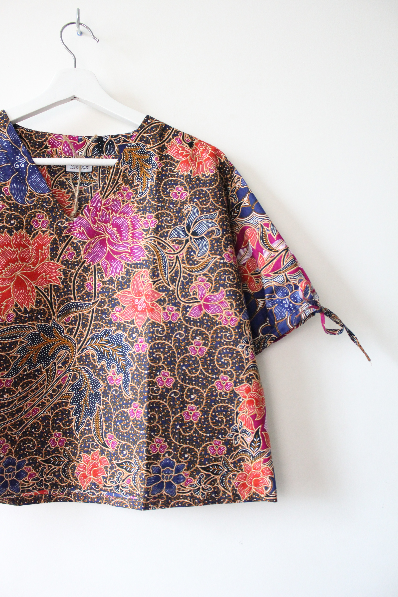 Avery Dae Batik Top - Mea aliʻi