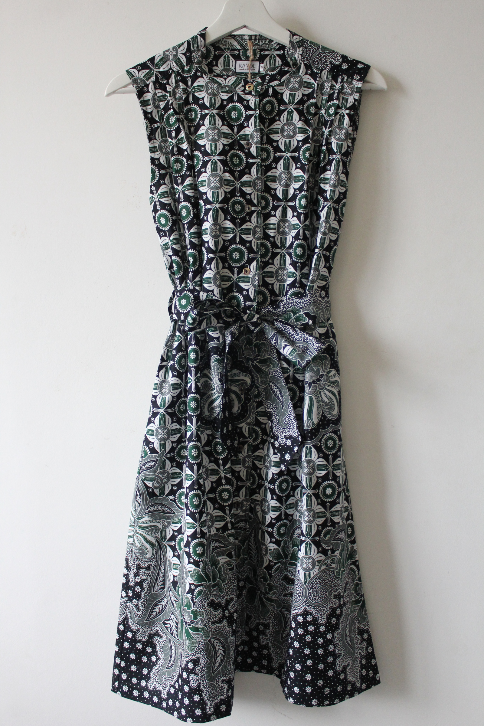 Button Down Dress (M) - Eve (Black/ Green)