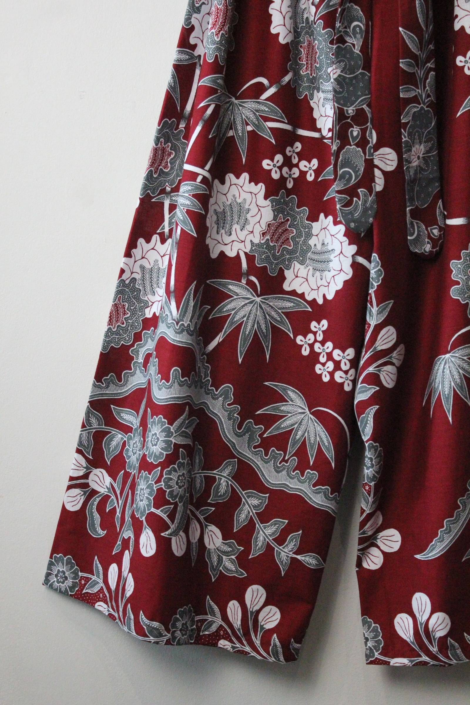 AveryDae Batik Jumpsuit (L) - Yanni