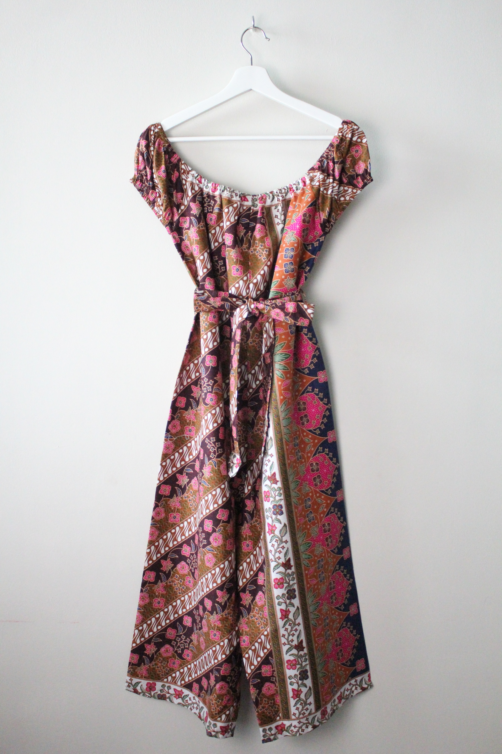 AveryDae Batik Jumpsuit (L) - Vita