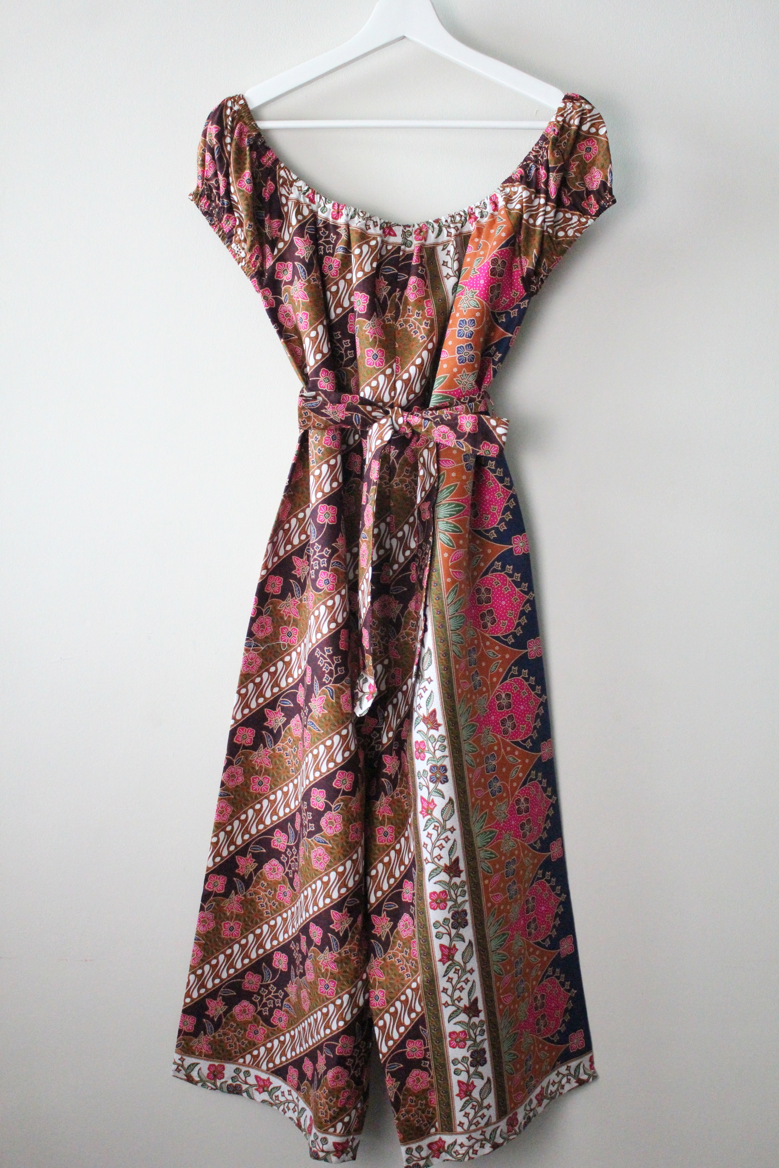 AveryDae Batik Jumpsuit (L) - Vita