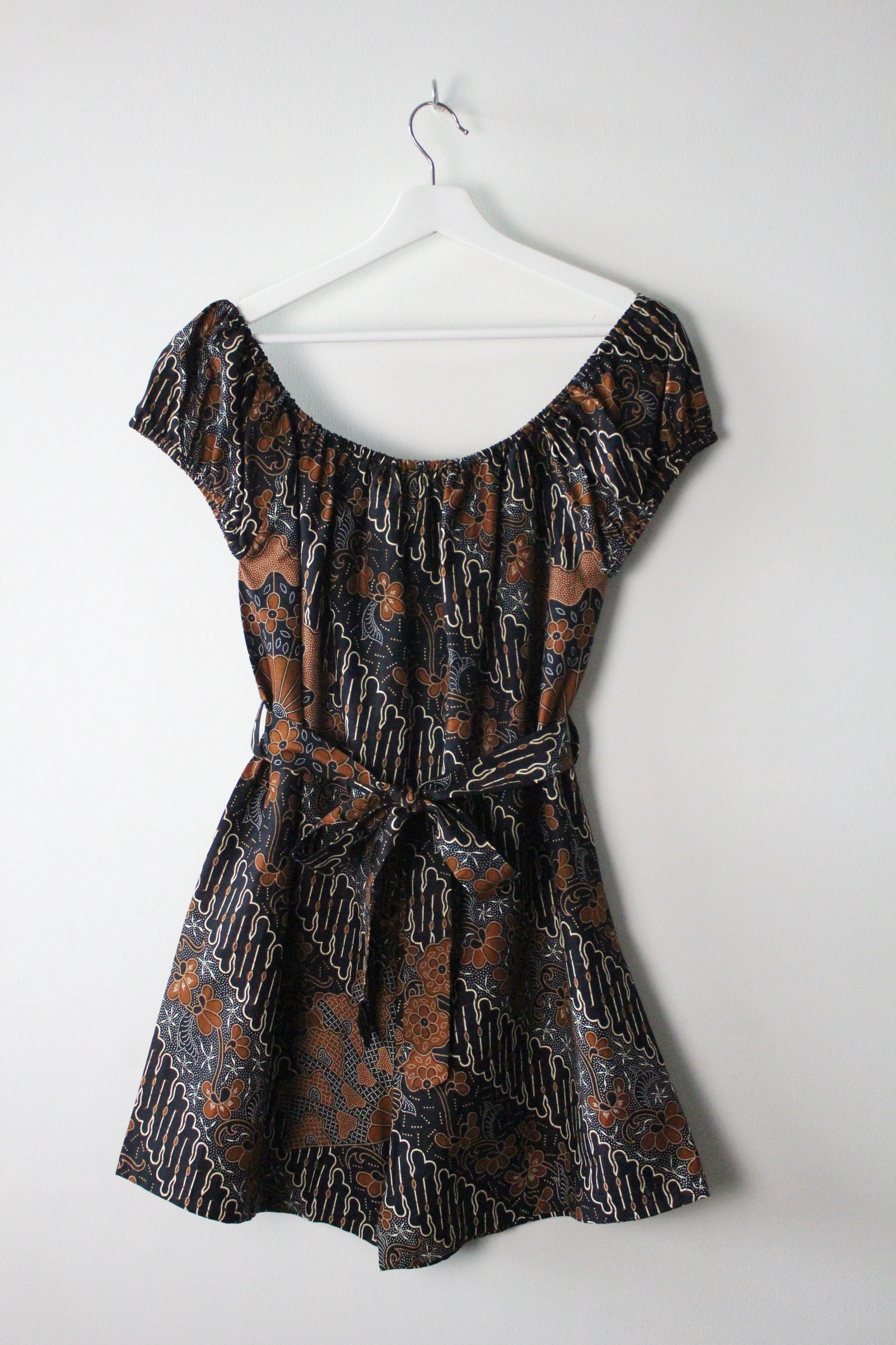AveryDae Batik Playsuit (L) - Roma