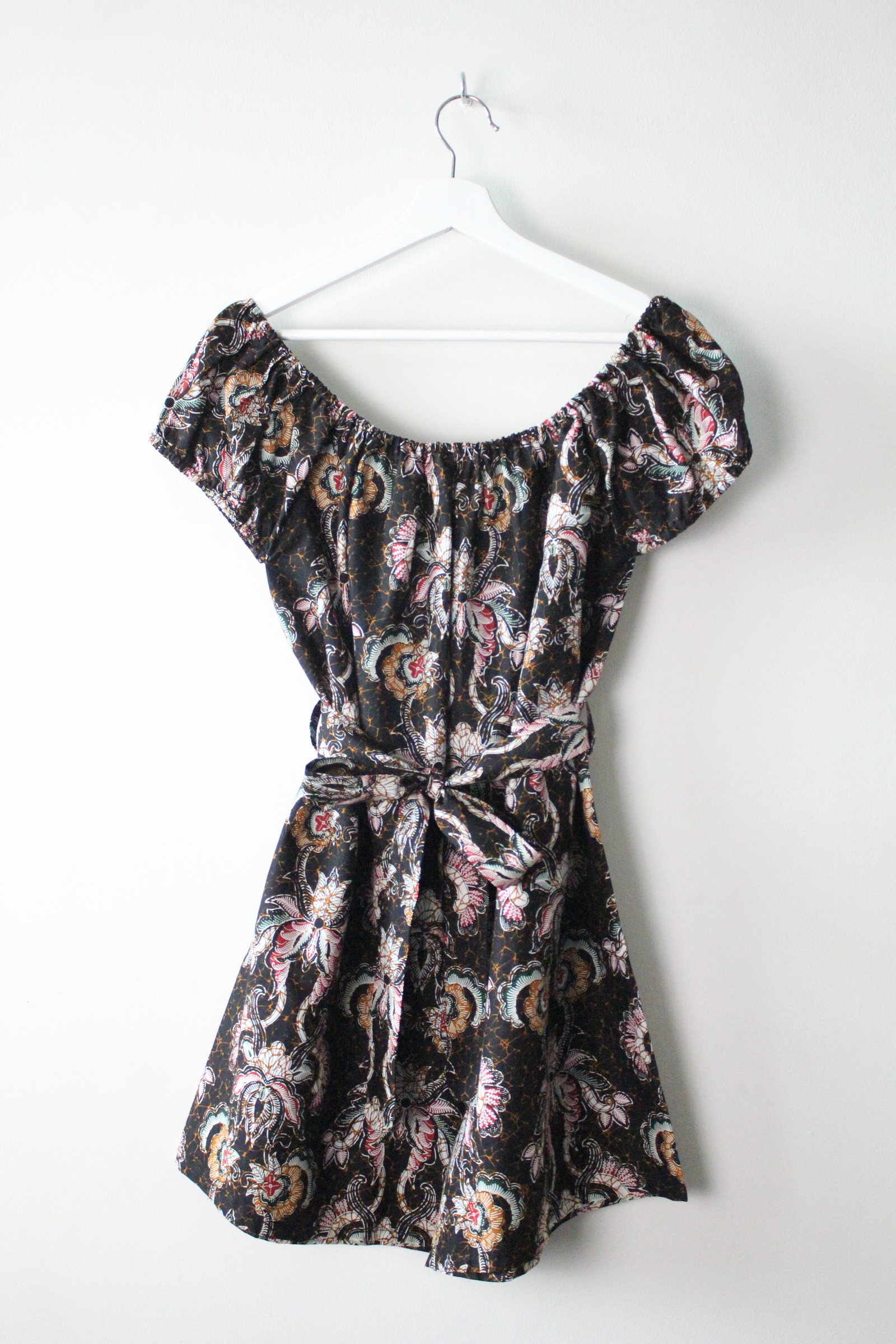 AveryDae Batik Playsuit (L) - Black Grey