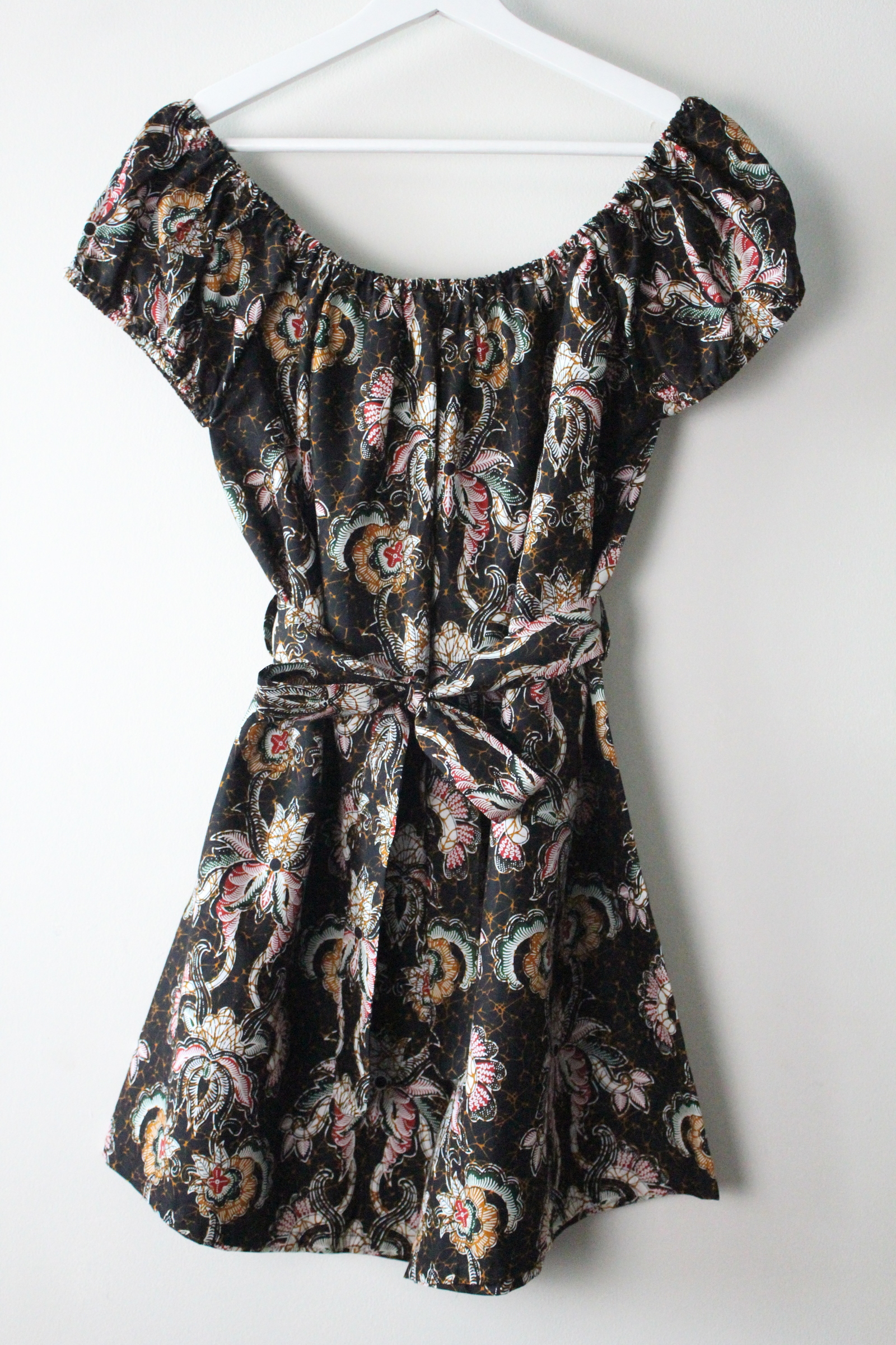 AveryDae Batik Playsuit (L) - Black Grey