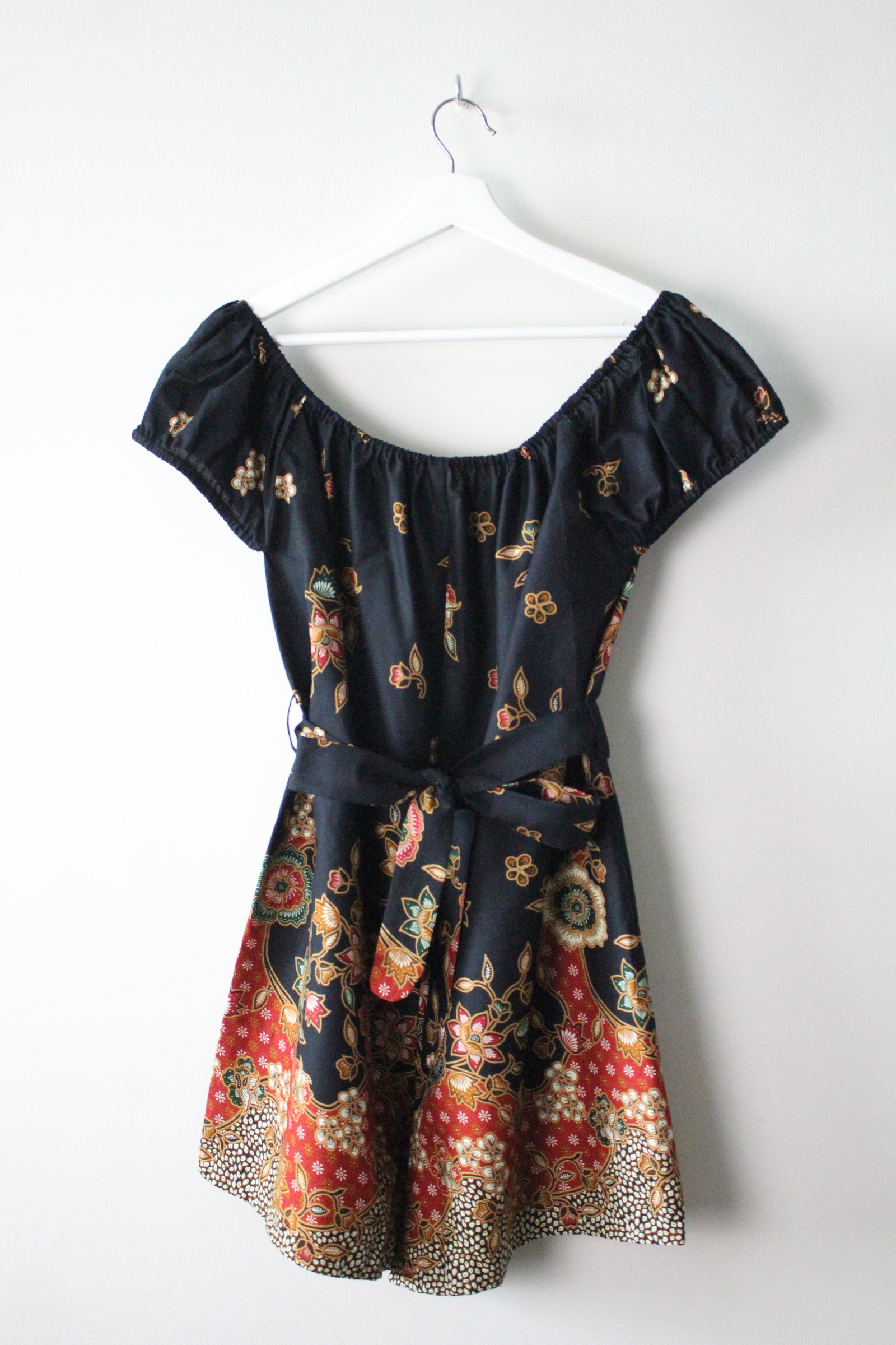 AveryDae Batik Playsuit (L) - Khoo