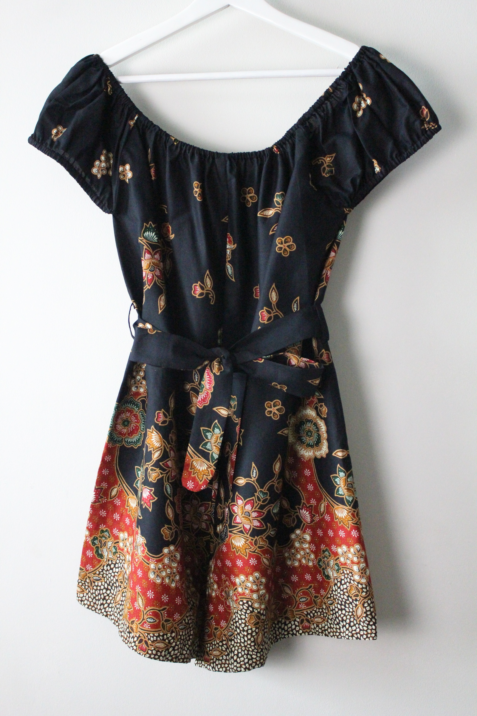 AveryDae Batik Playsuit (L) - Khoo