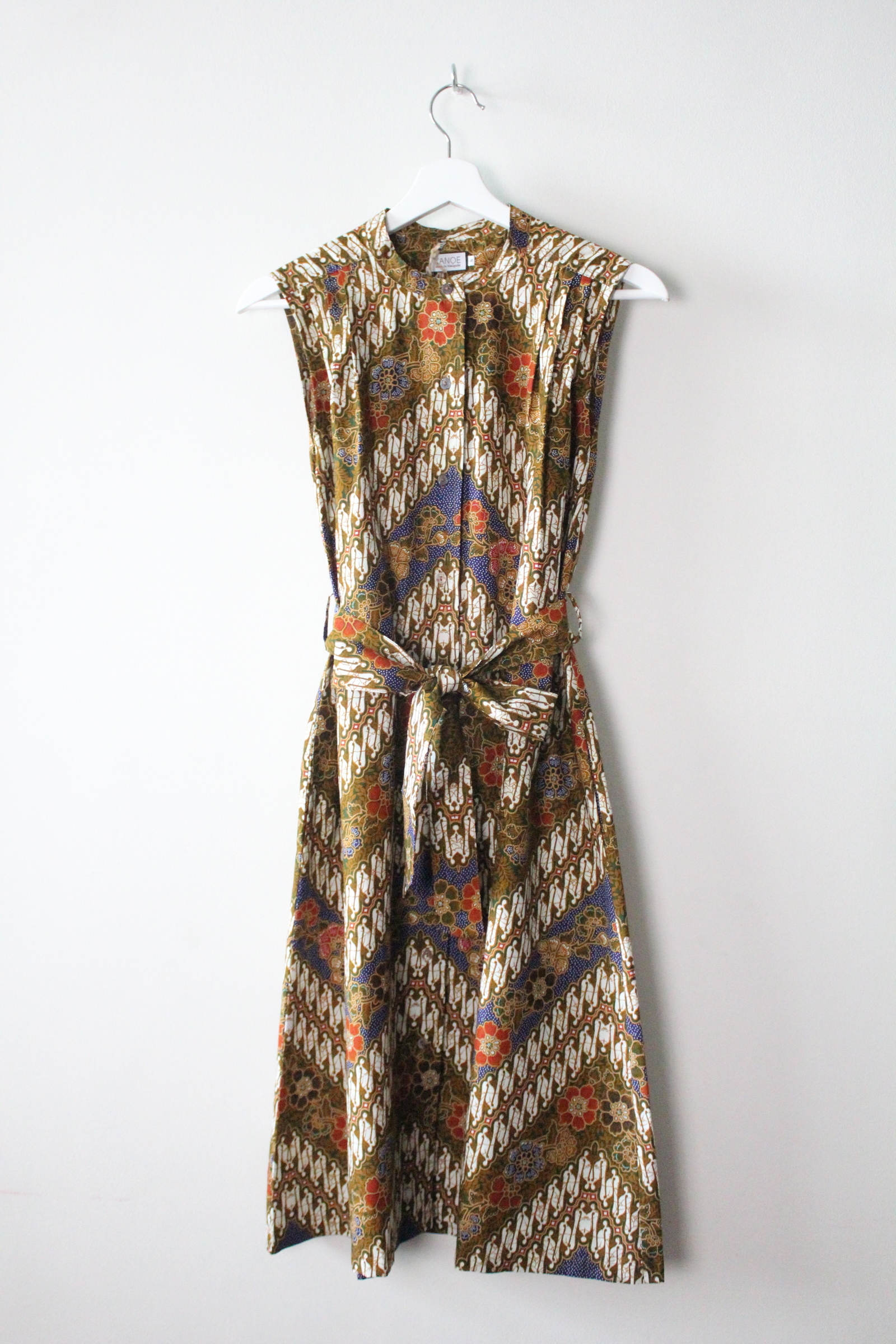 Button Down Dress (S) - Venus (Black)