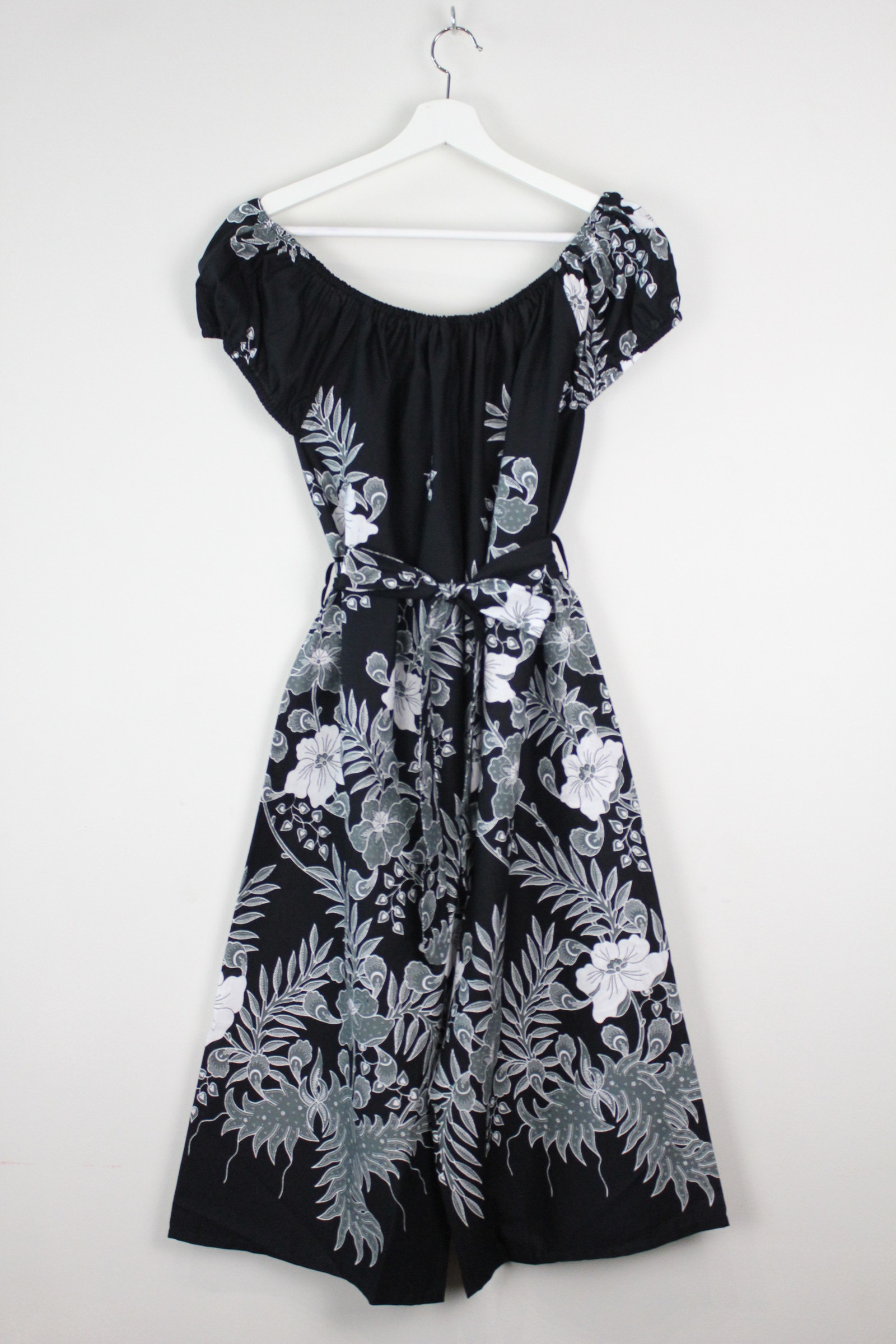 AveryDae Batik Jumpsuit (L) - Mila