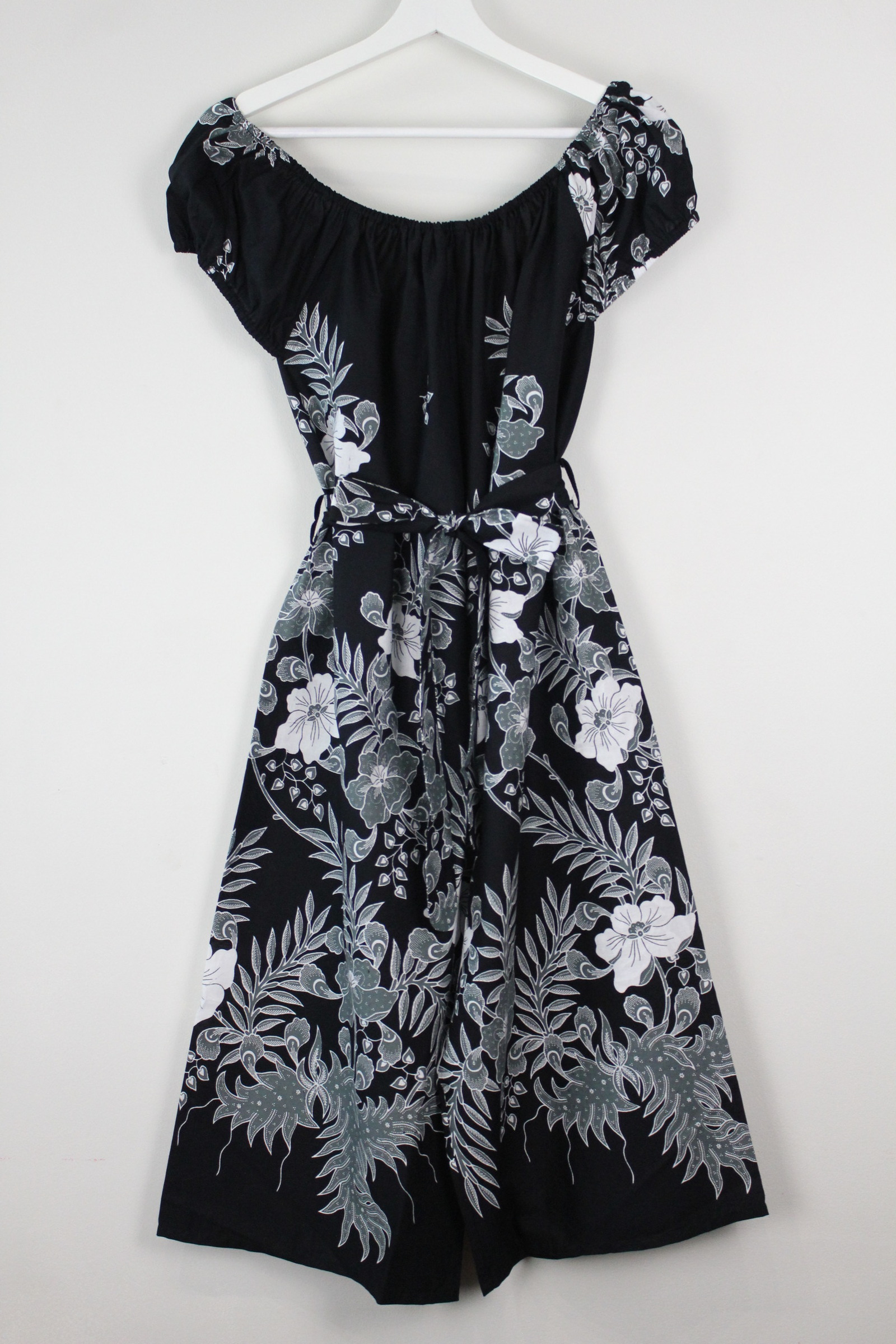 AveryDae Batik Jumpsuit (L) - Mila