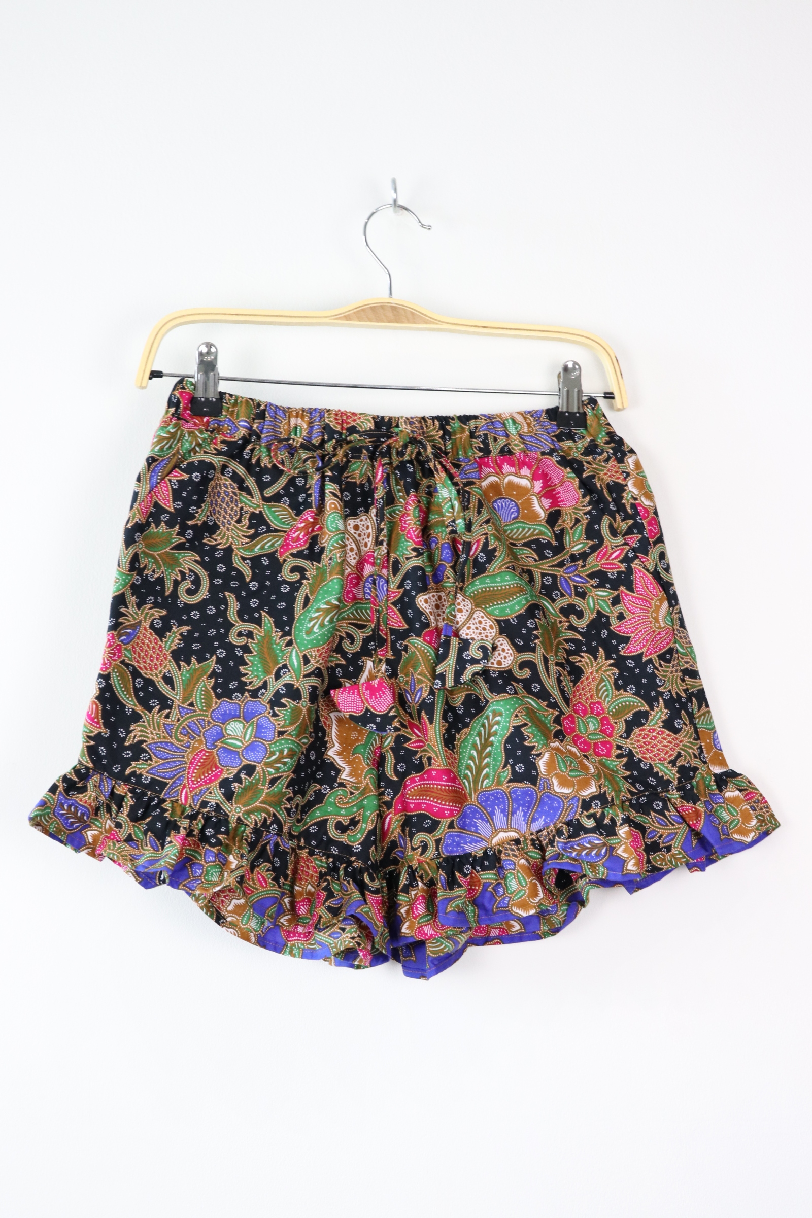 Batik Frou Shorts - Winona Ryder