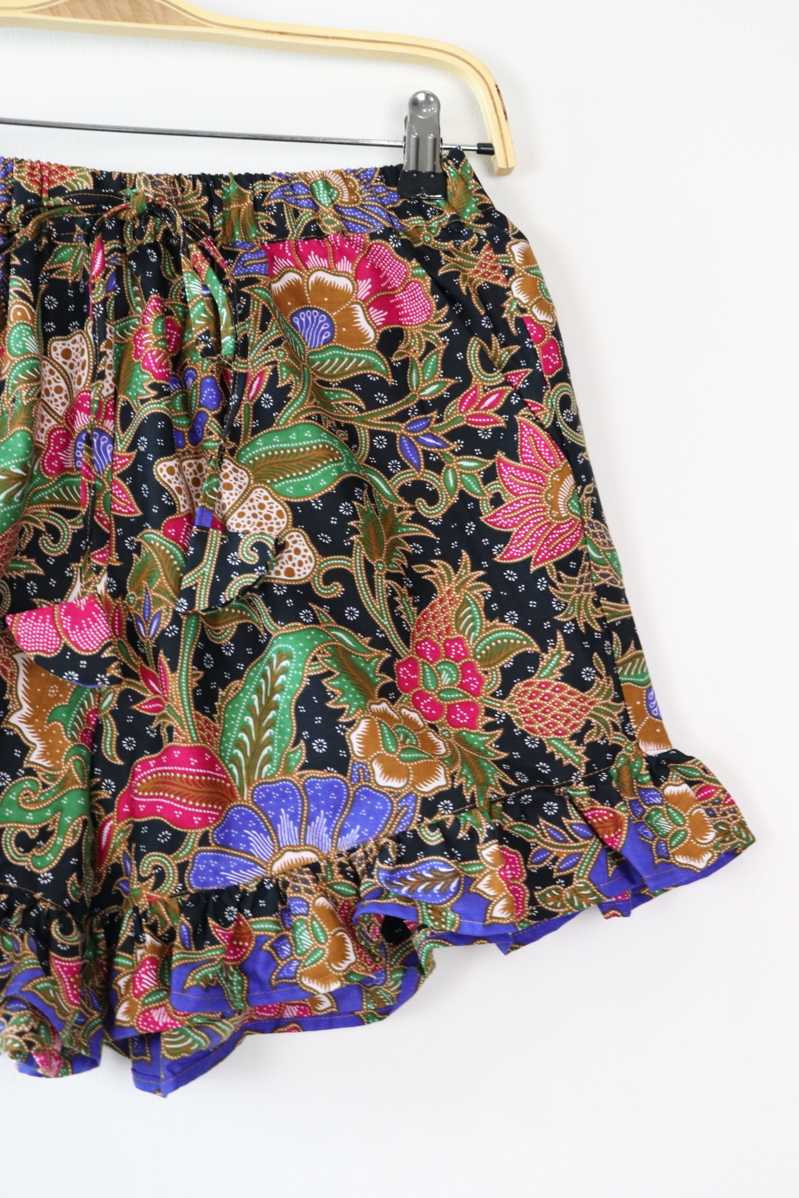 Batik Frou Shorts - Winona Ryder