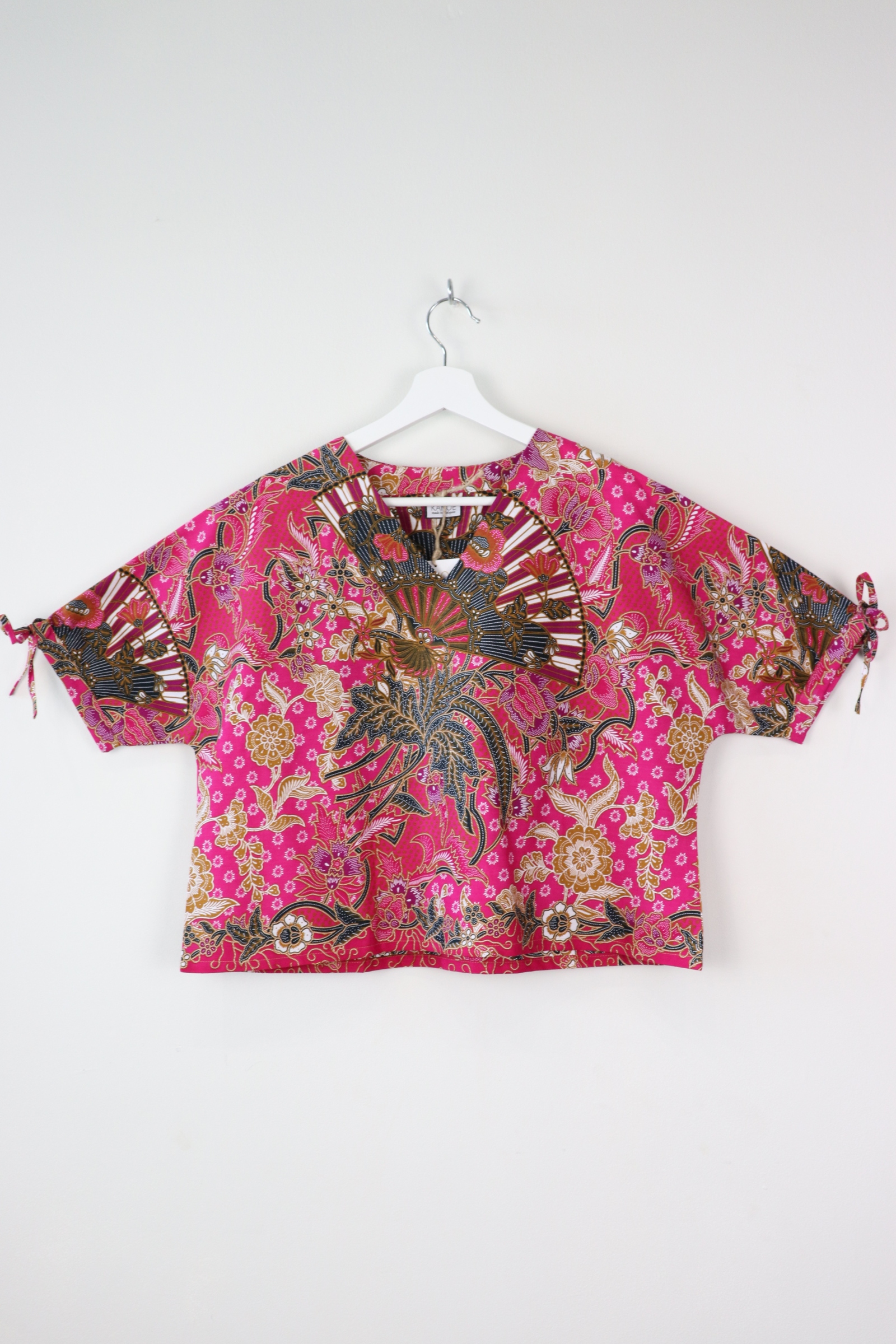 AveryDae Batik Top - Anime