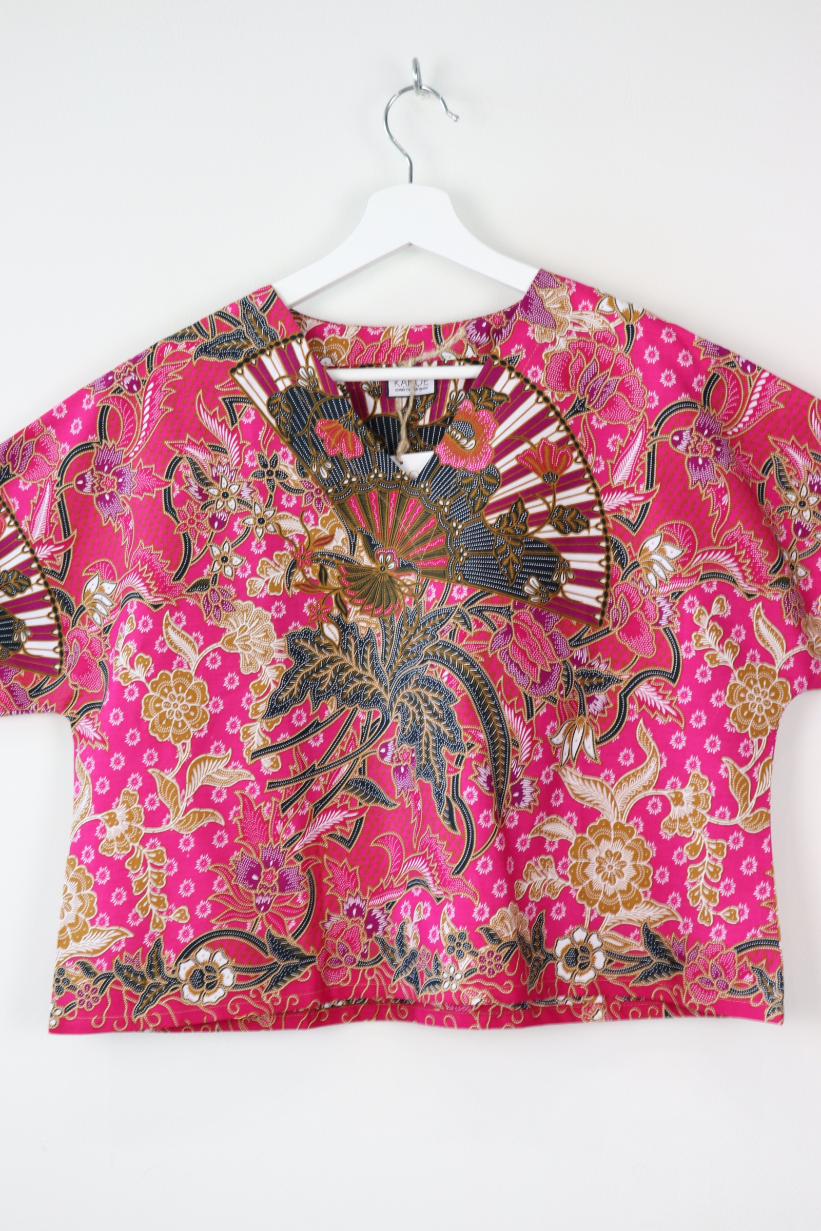 AveryDae Batik Top - Anime