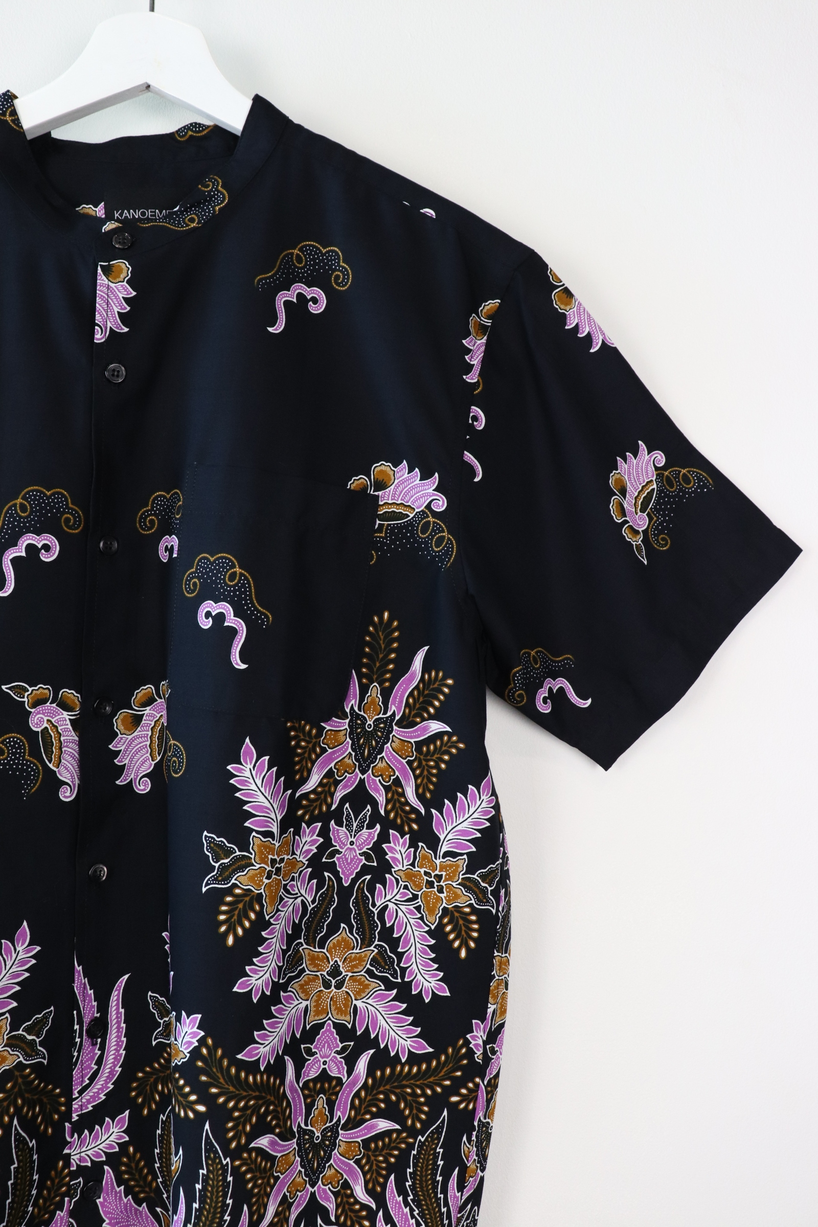 KANOEMEN Stand Collar Batik Shirt - Gallo (XL)