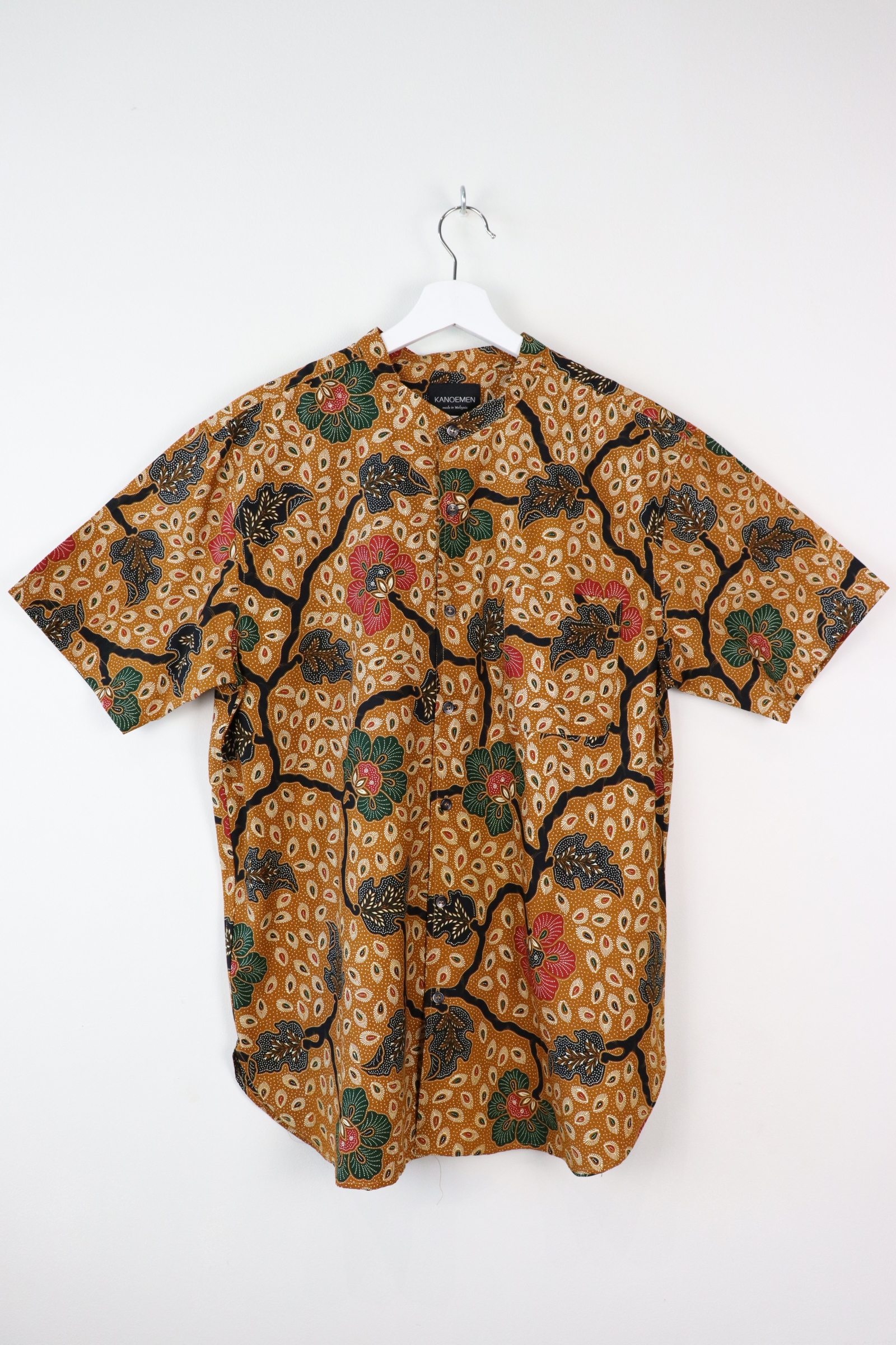 KANOEMEN Stand Collar Batik Shirt - Heineken (XL)