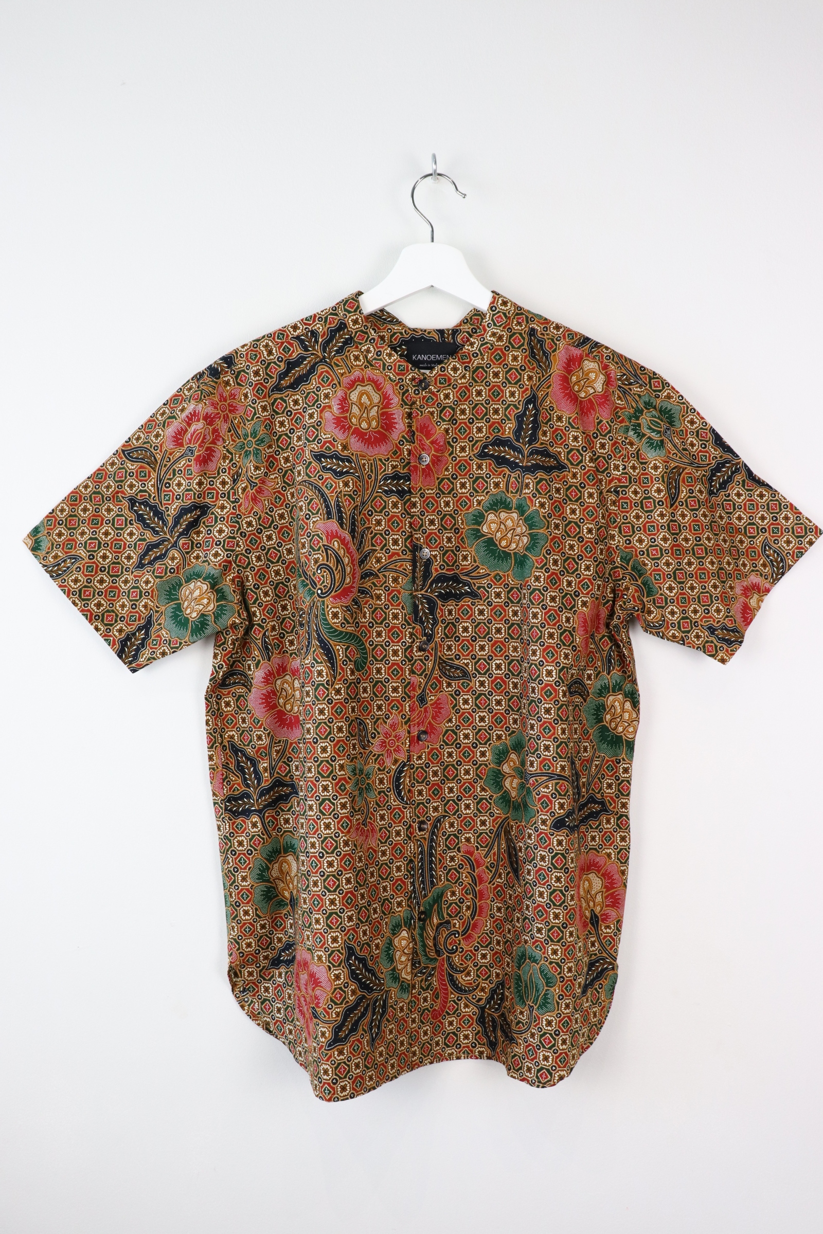 KANOEMEN Stand Collar Batik Shirt - Carlsberg (XL)