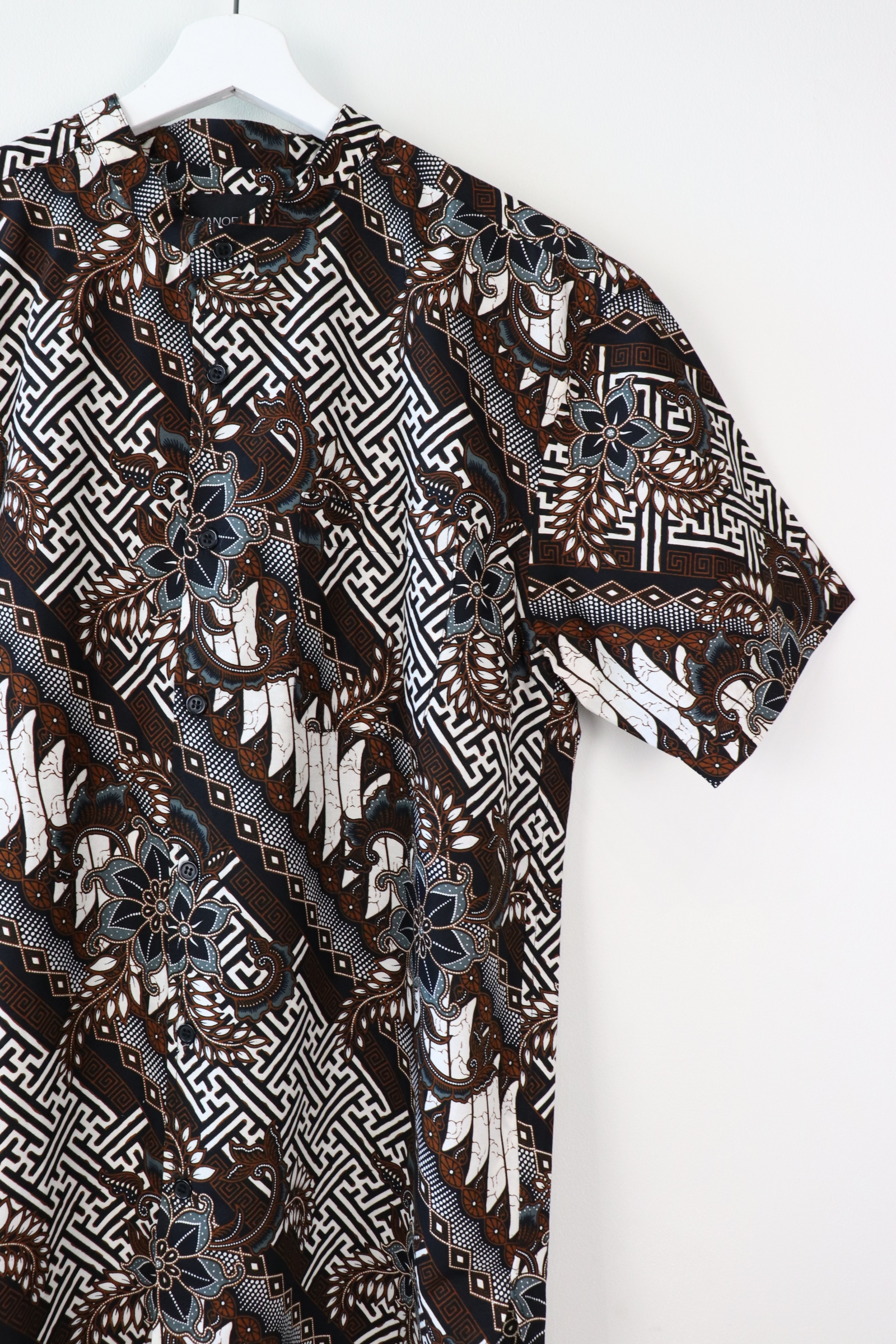 KANOEMEN Stand Collar Batik Shirt - Chum churum (L)
