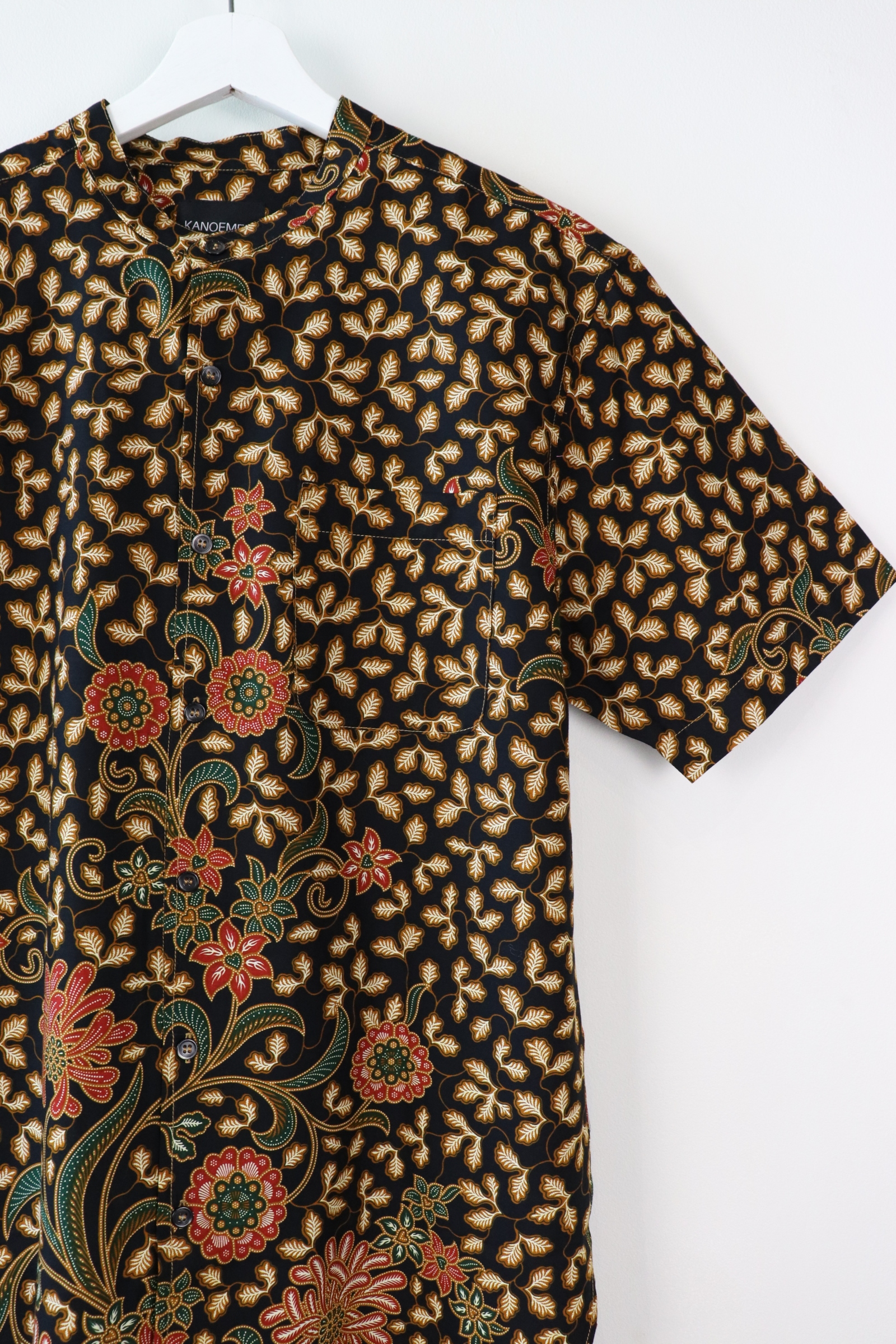 KANOEMEN Stand Collar Batik Shirt - Emperador (L)