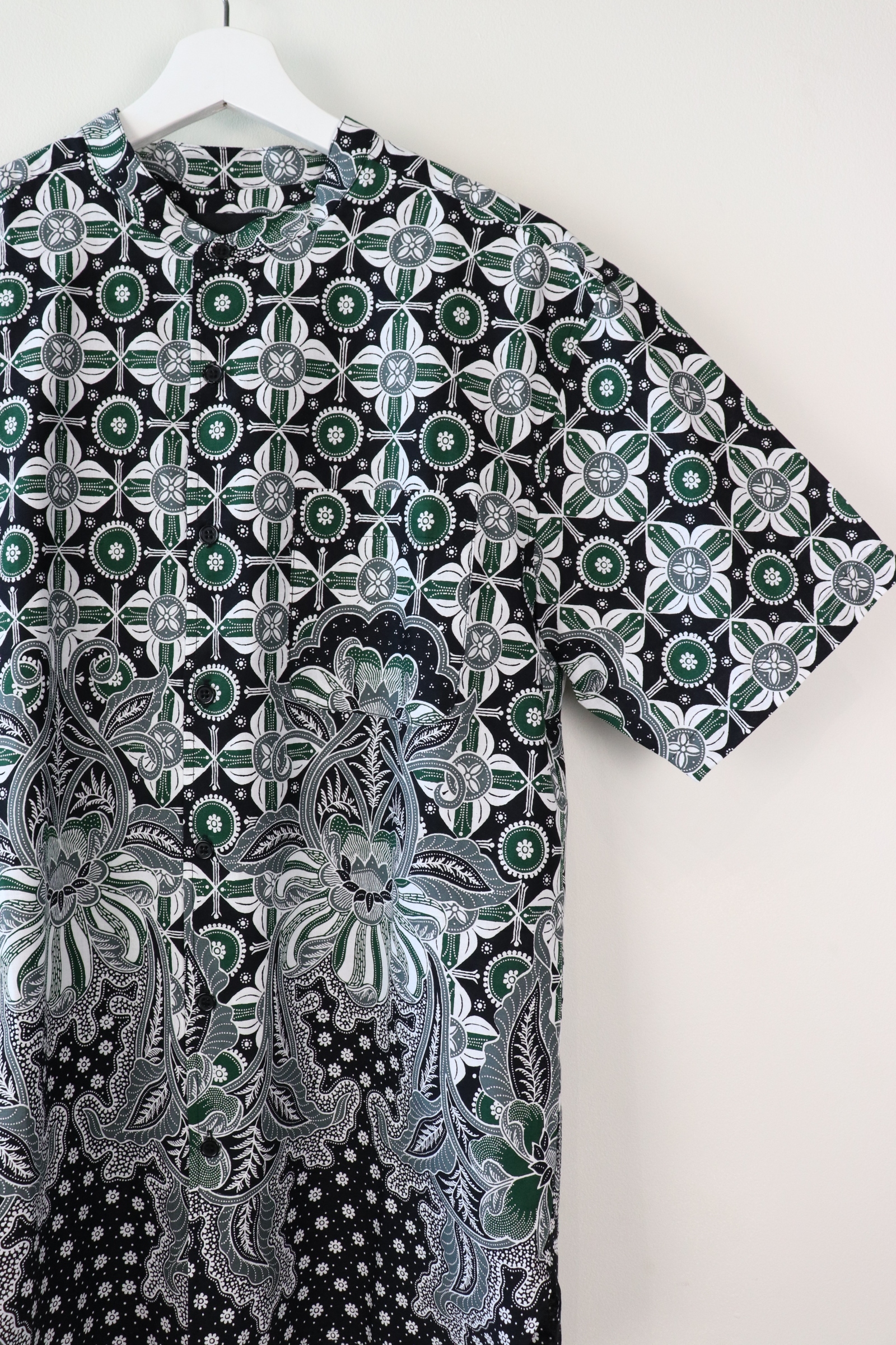 KANOEMEN Stand Collar Batik Shirt - Ruang Kao (L)