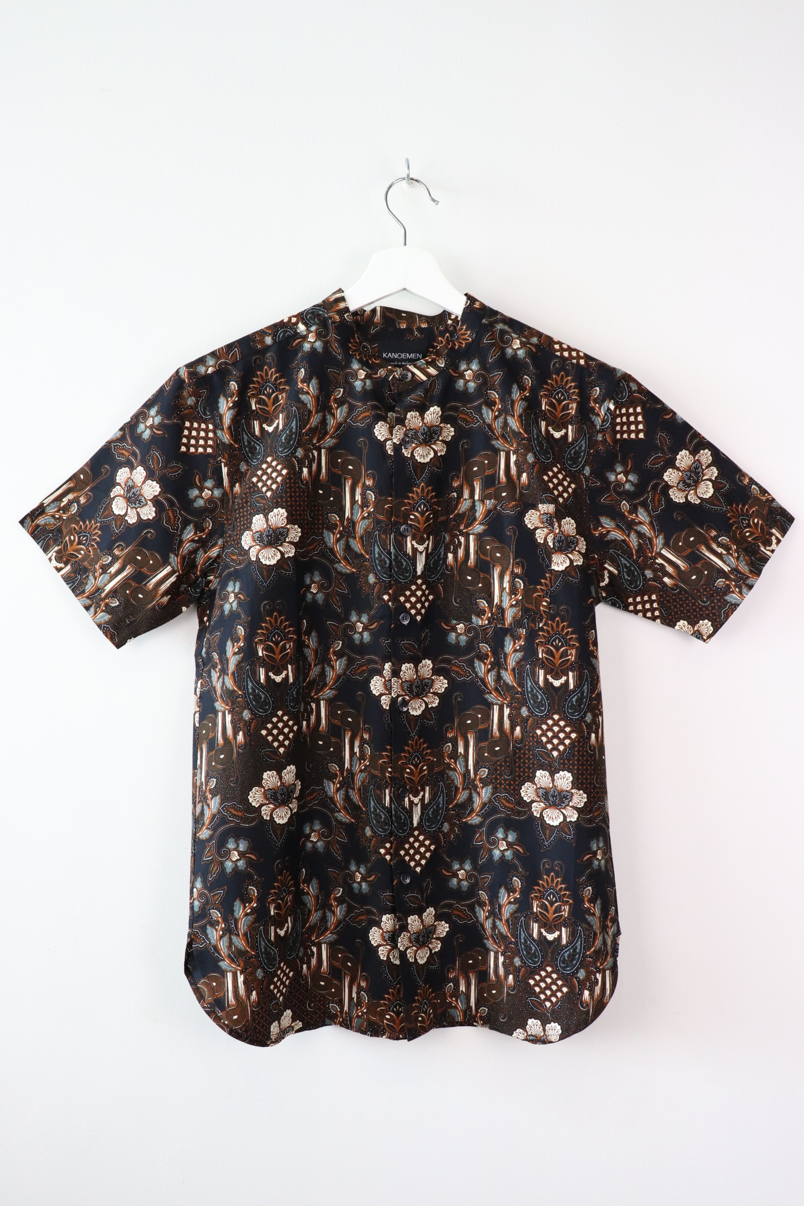 KANOEMEN Stand Collar Batik Shirt - Baileys (M)