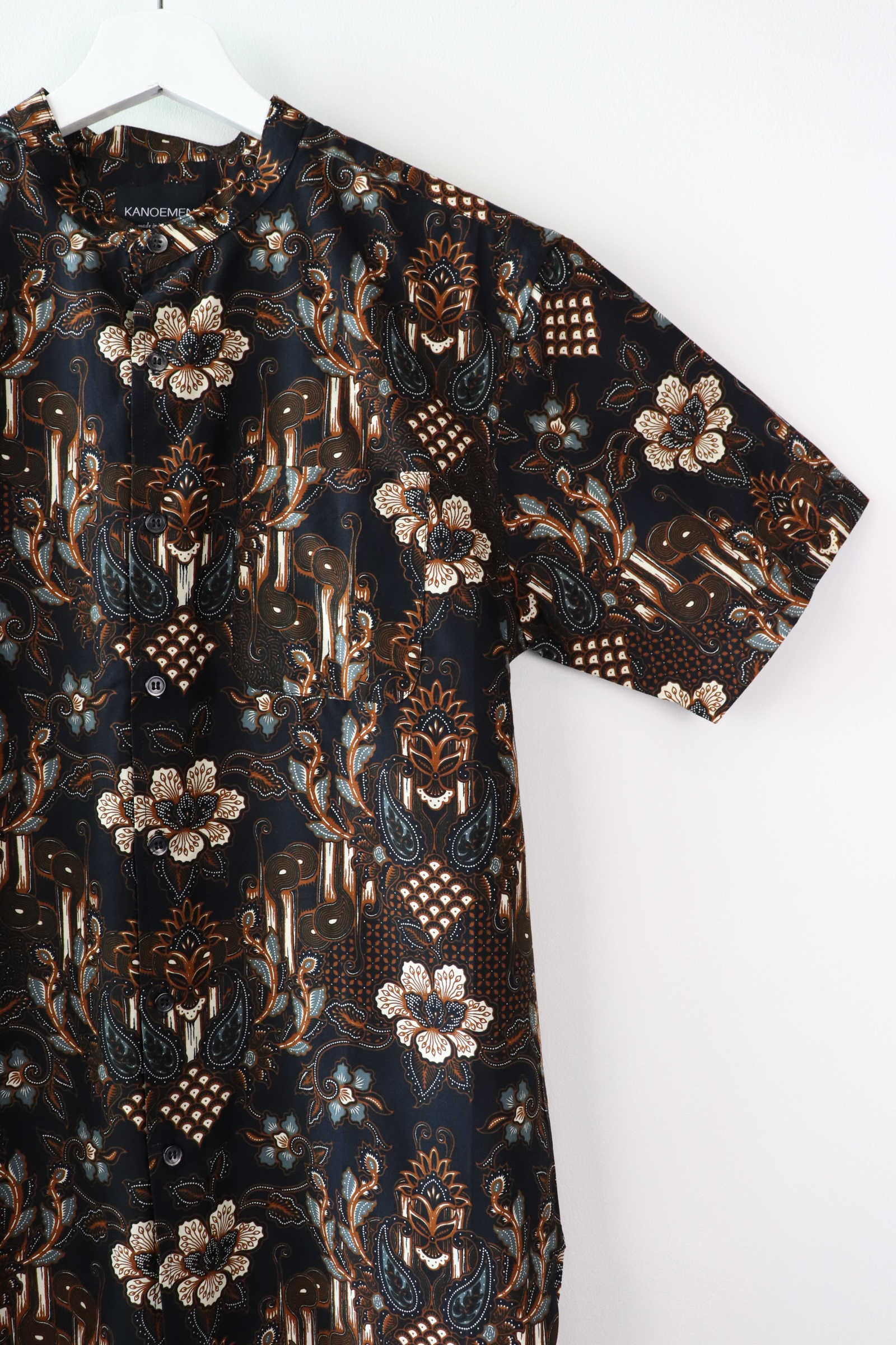 KANOEMEN Stand Collar Batik Shirt - Baileys (M)