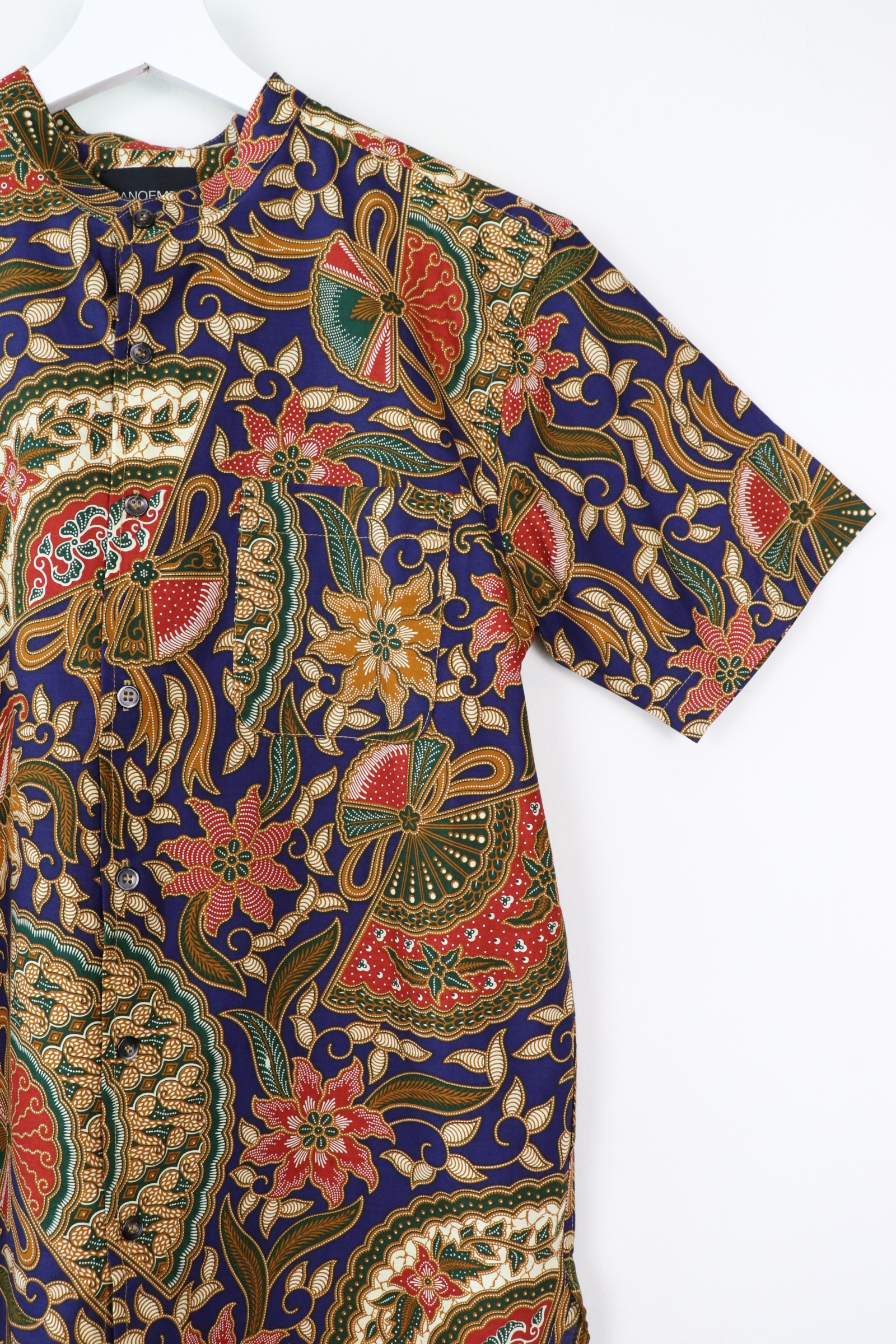 KANOEMEN Stand Collar Batik Shirt - Guiness (S)