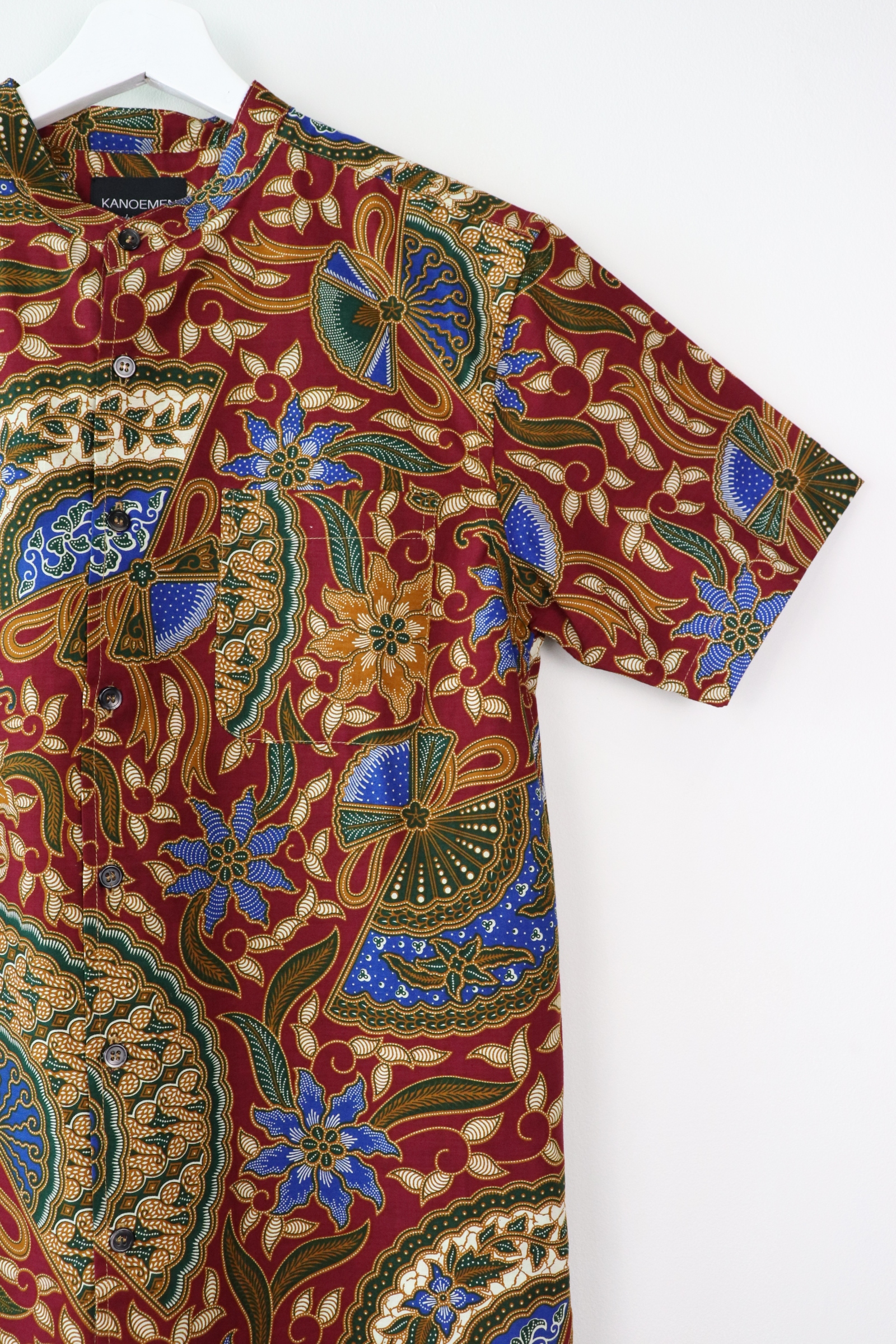 KANOEMEN Stand Collar Batik Shirt - Rum (S)