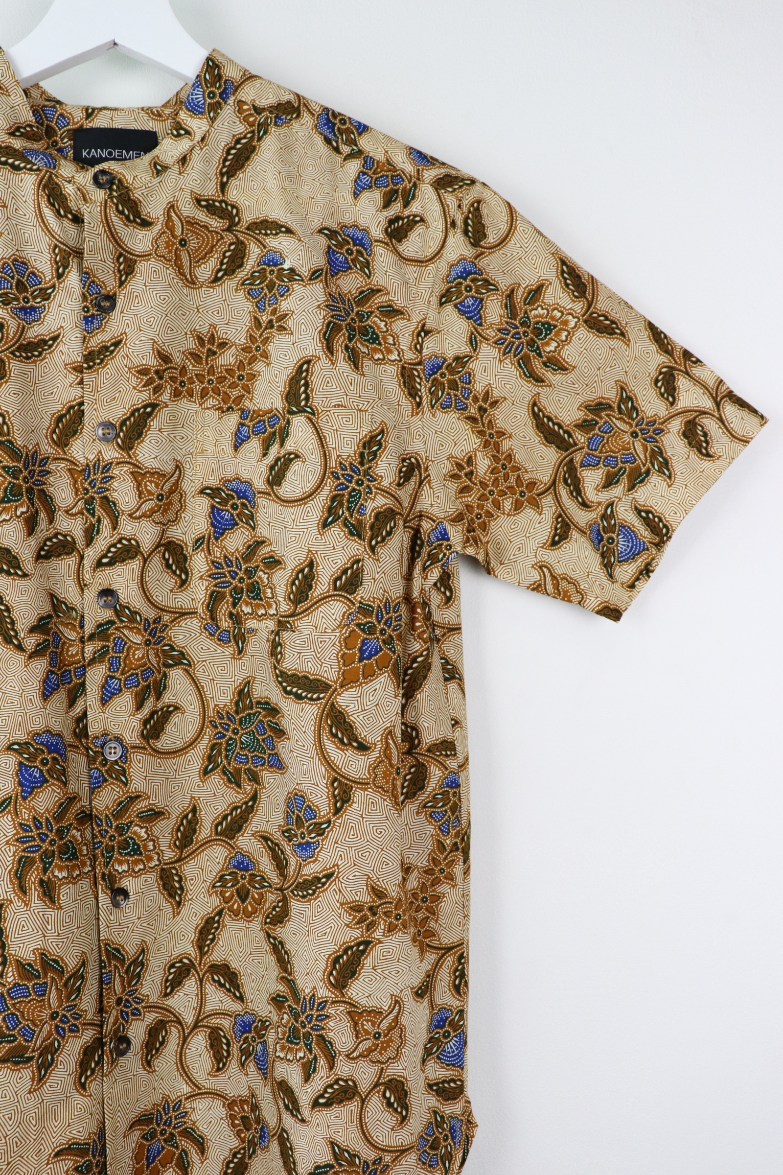 KANOEMEN Stand Collar Batik Shirt - Conan (S)