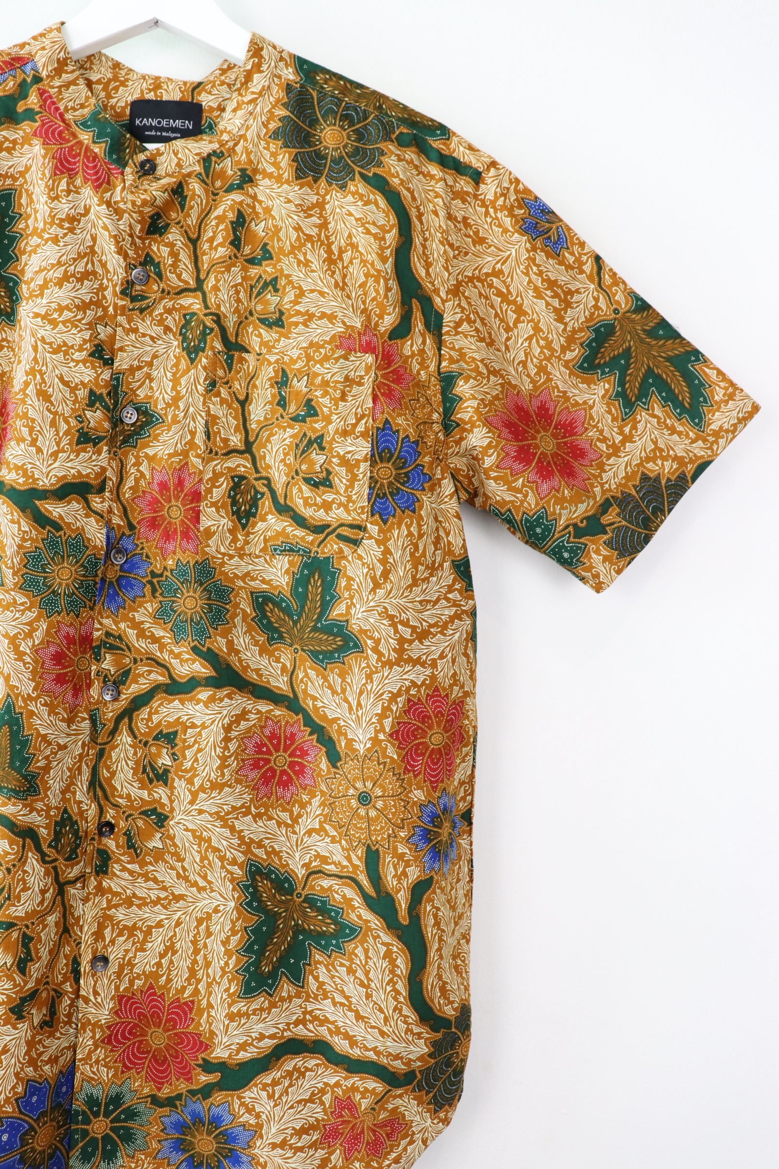 KANOEMEN Stand Collar Batik Shirt - Moët (XL)