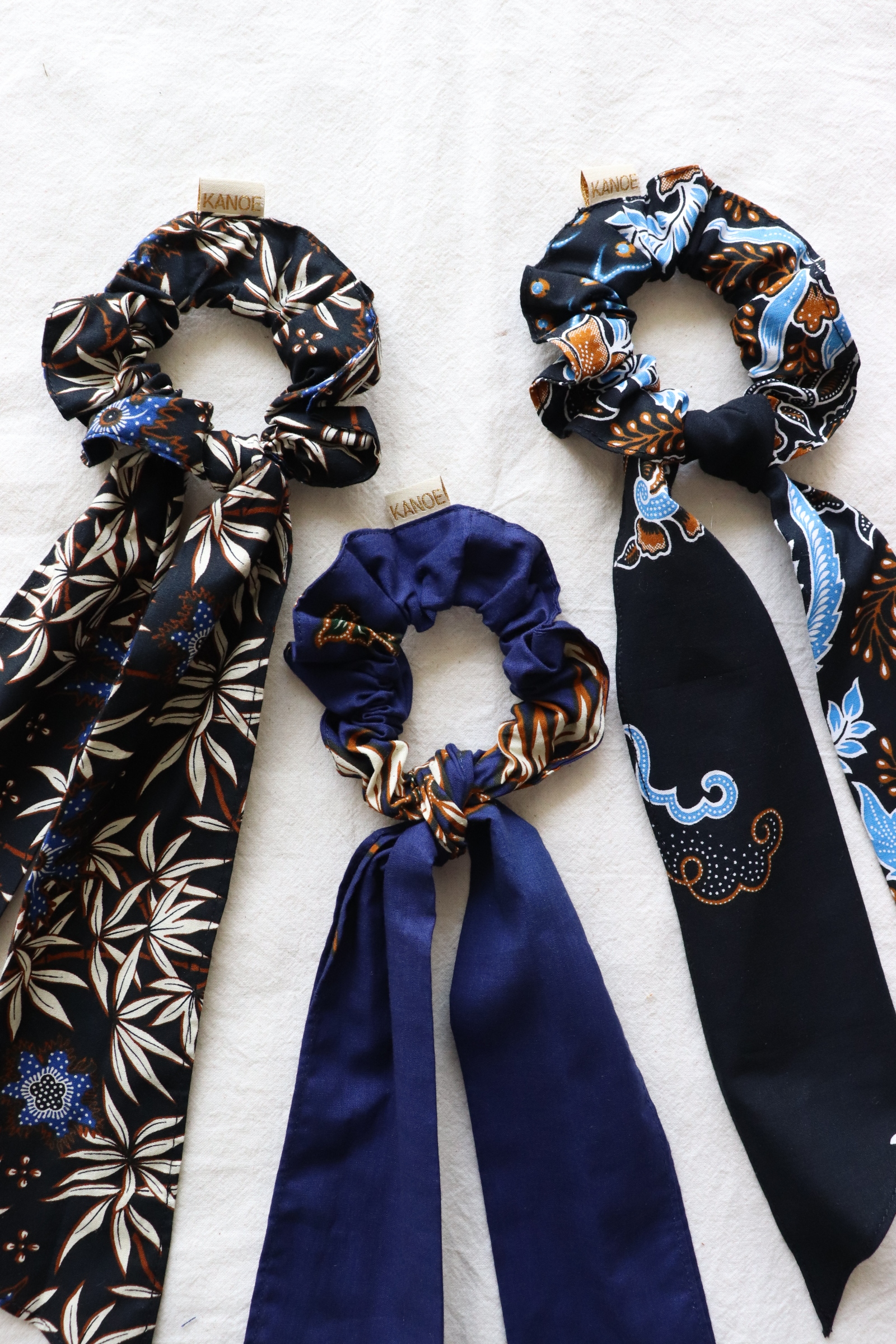 Batik Scrunchie w/ Ribbon [Set of 3] - Blu