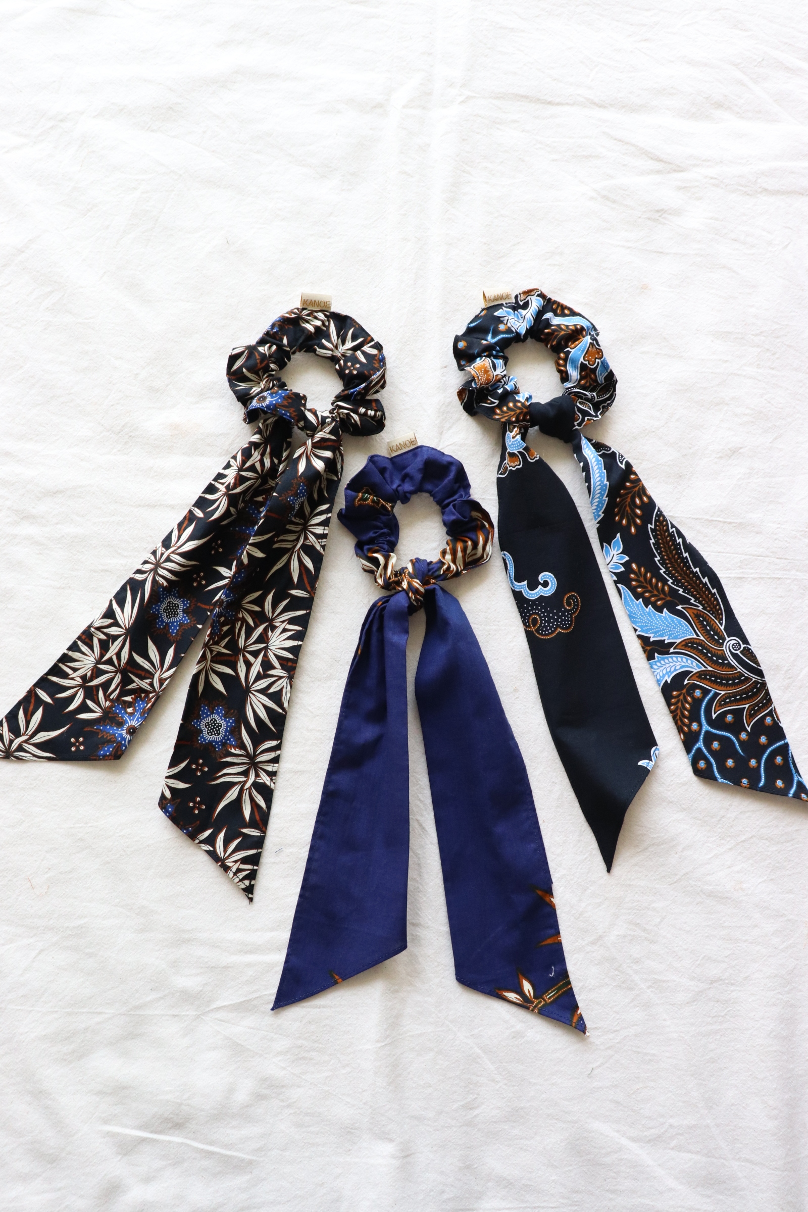 Batik Scrunchie w/ Ribbon [Set of 3] - Blu