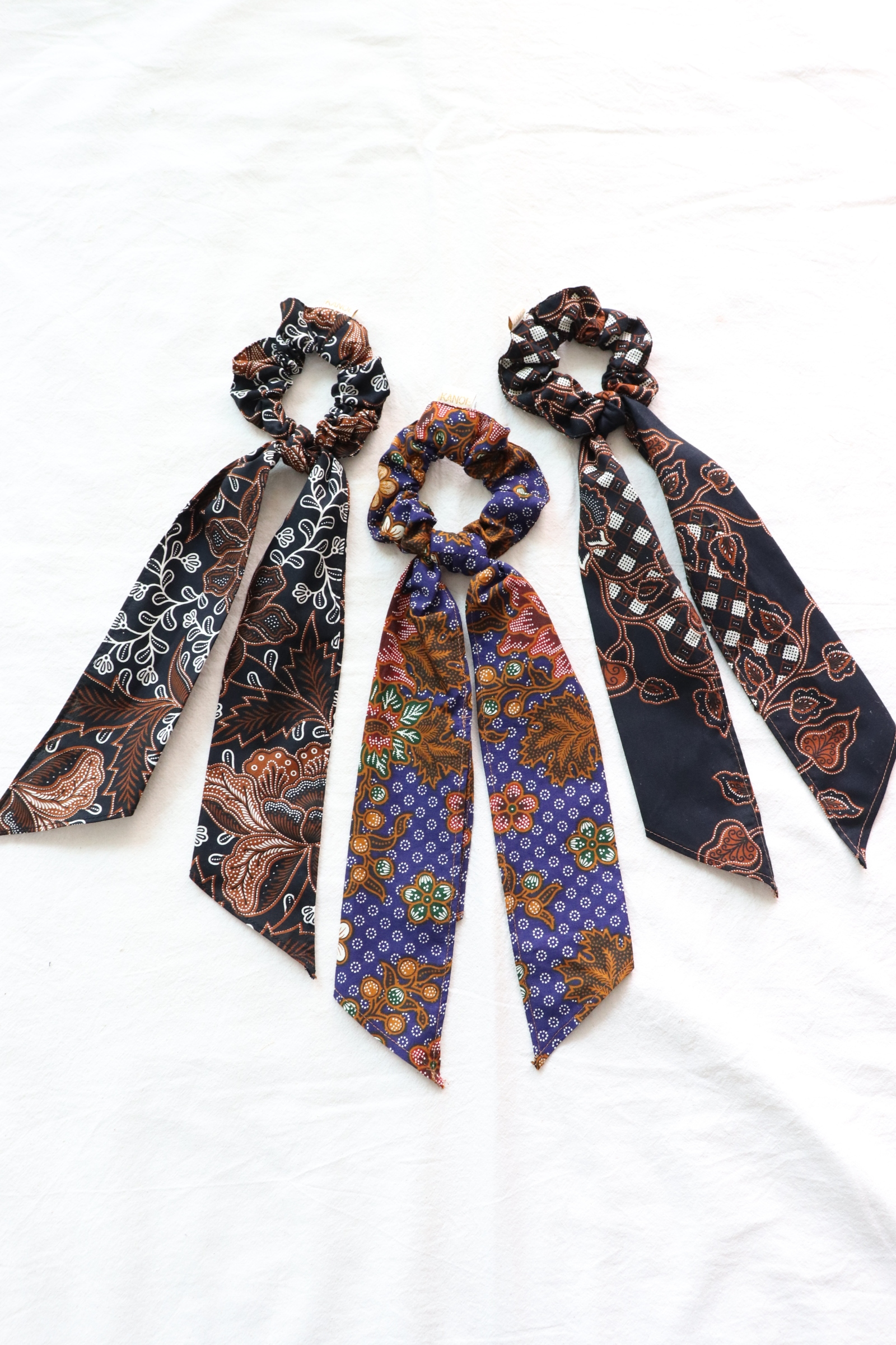 Batik Scrunchie w/ Ribbon [Set of 3] - Chippy