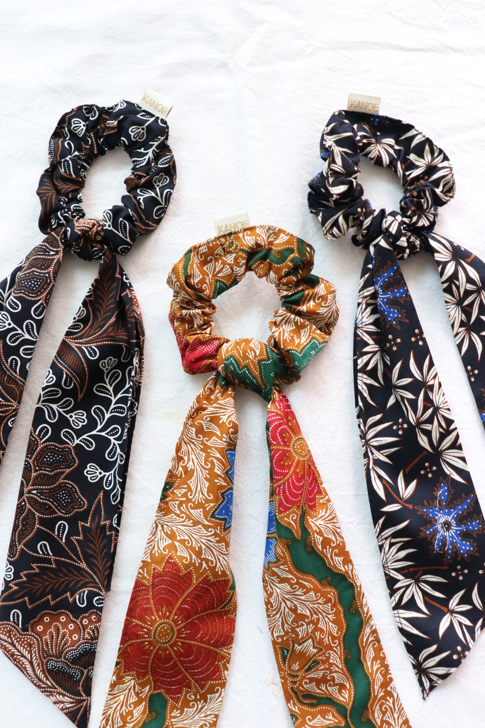 Batik Scrunchie w/ Ribbon [Set of 3] - Charlie