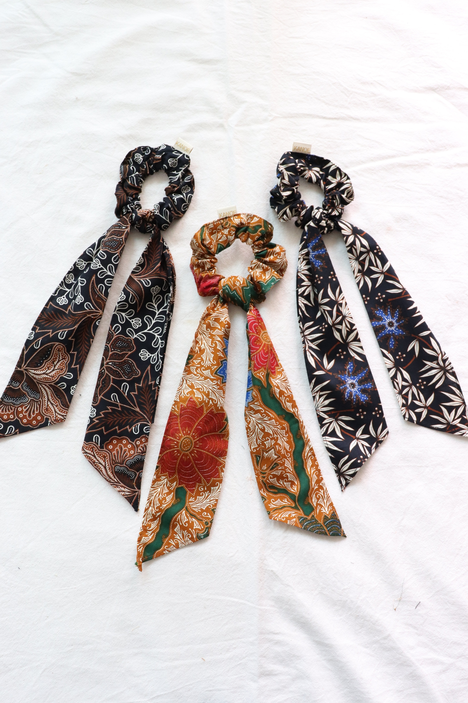 Batik Scrunchie w/ Ribbon [Set of 3] - Charlie