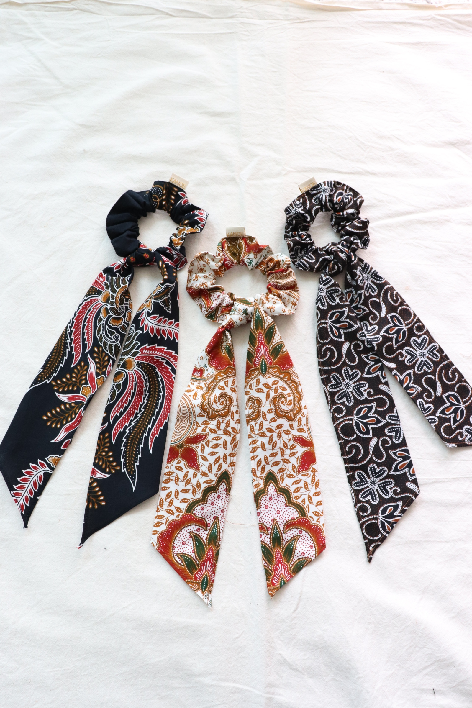 Batik Scrunchie w/ Ribbon [Set of 3] - Hoppy