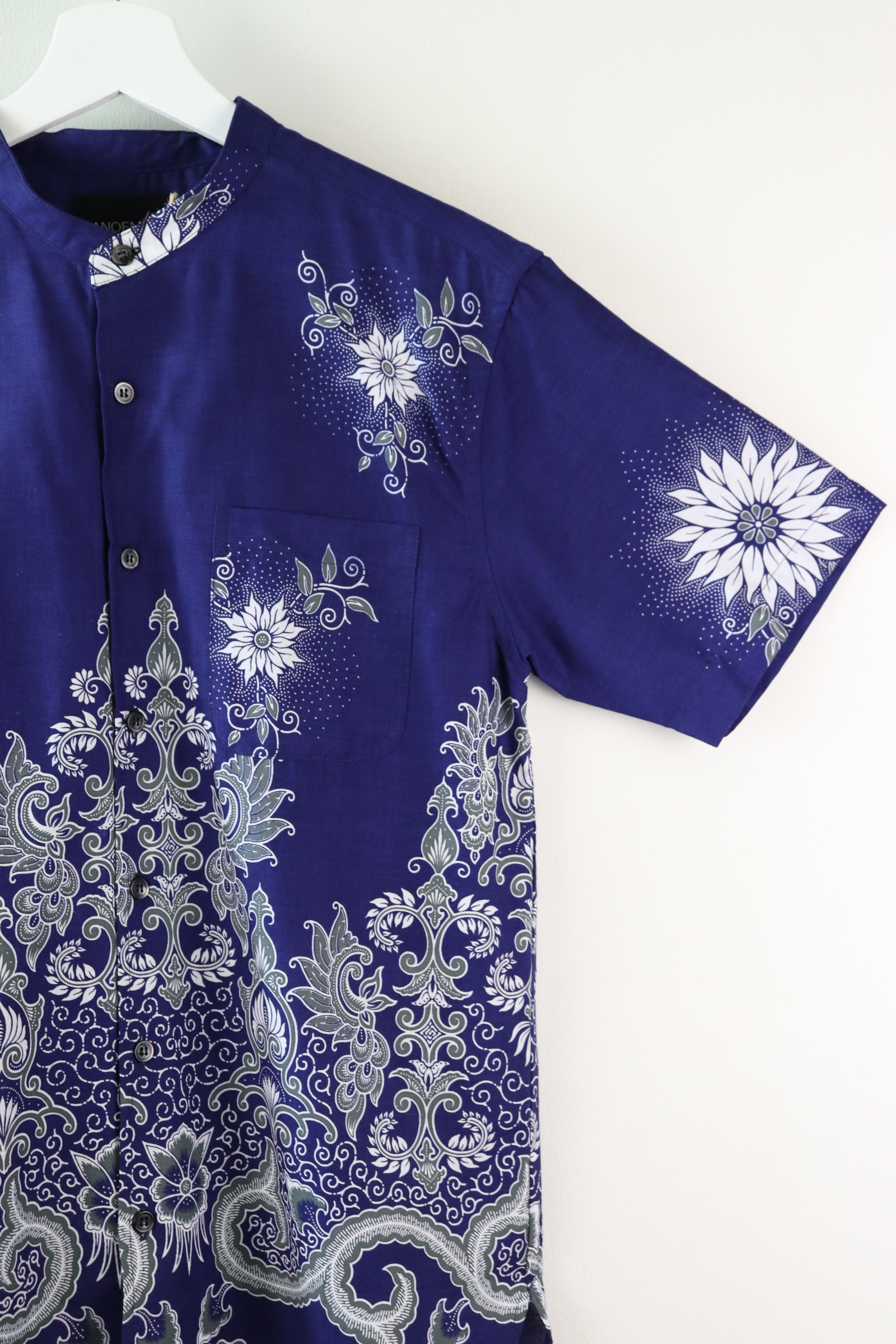 KANOEMEN Stand Collar Batik Shirt - Bally (S)
