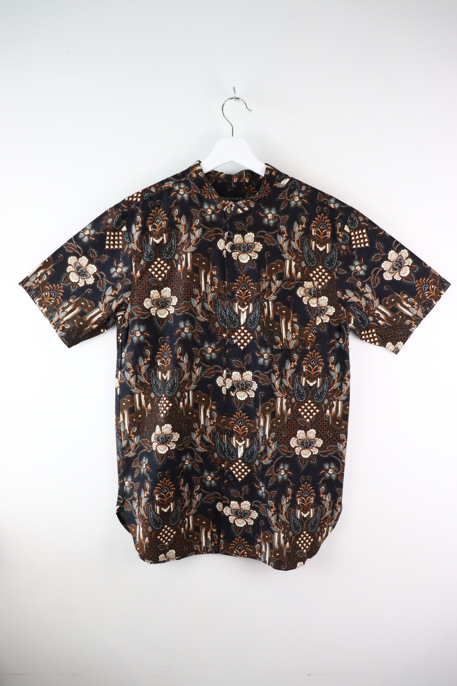 KANOEMEN Stand Collar Batik Shirt - Eldeweiss (M)