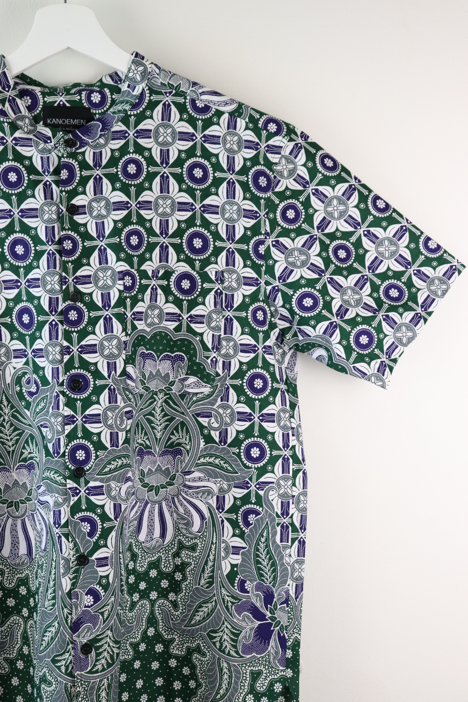 KANOEMEN Stand Collar Batik Shirt -Skylight (Green) (L)