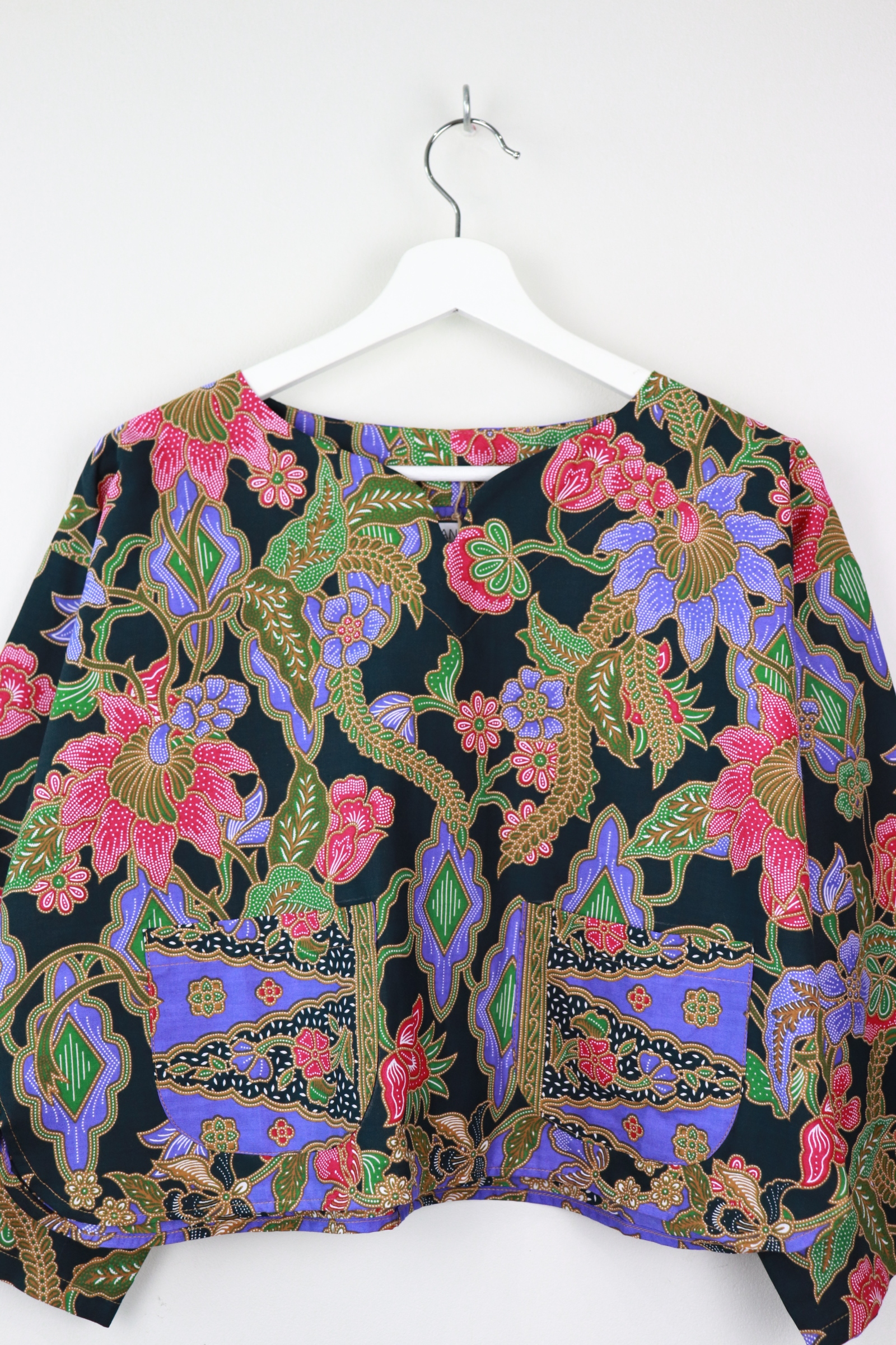 Raya Batik Top - Kek Lapis Sarawak (Short)