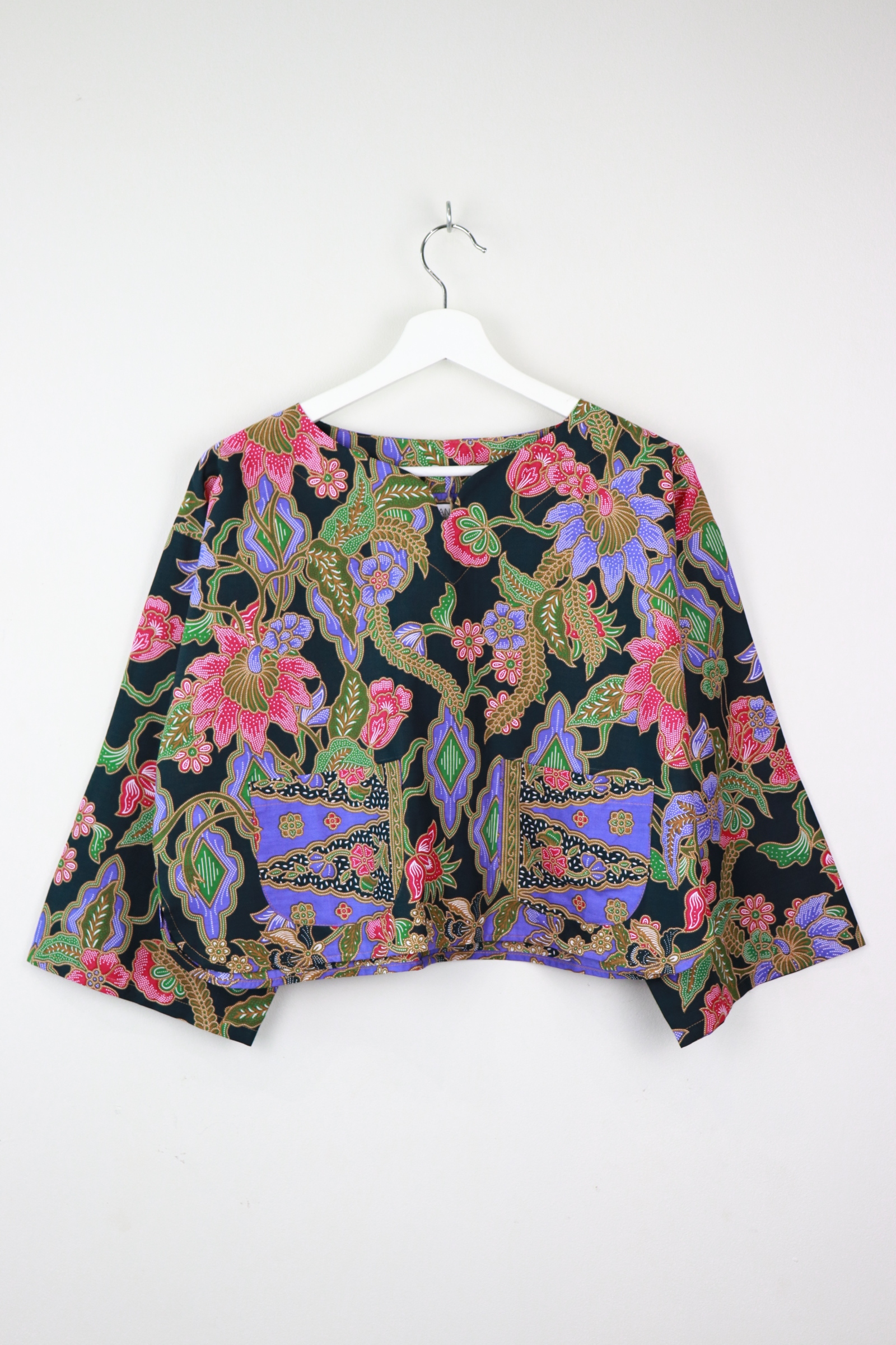 Raya Batik Top - Kek Lapis Sarawak (Short)