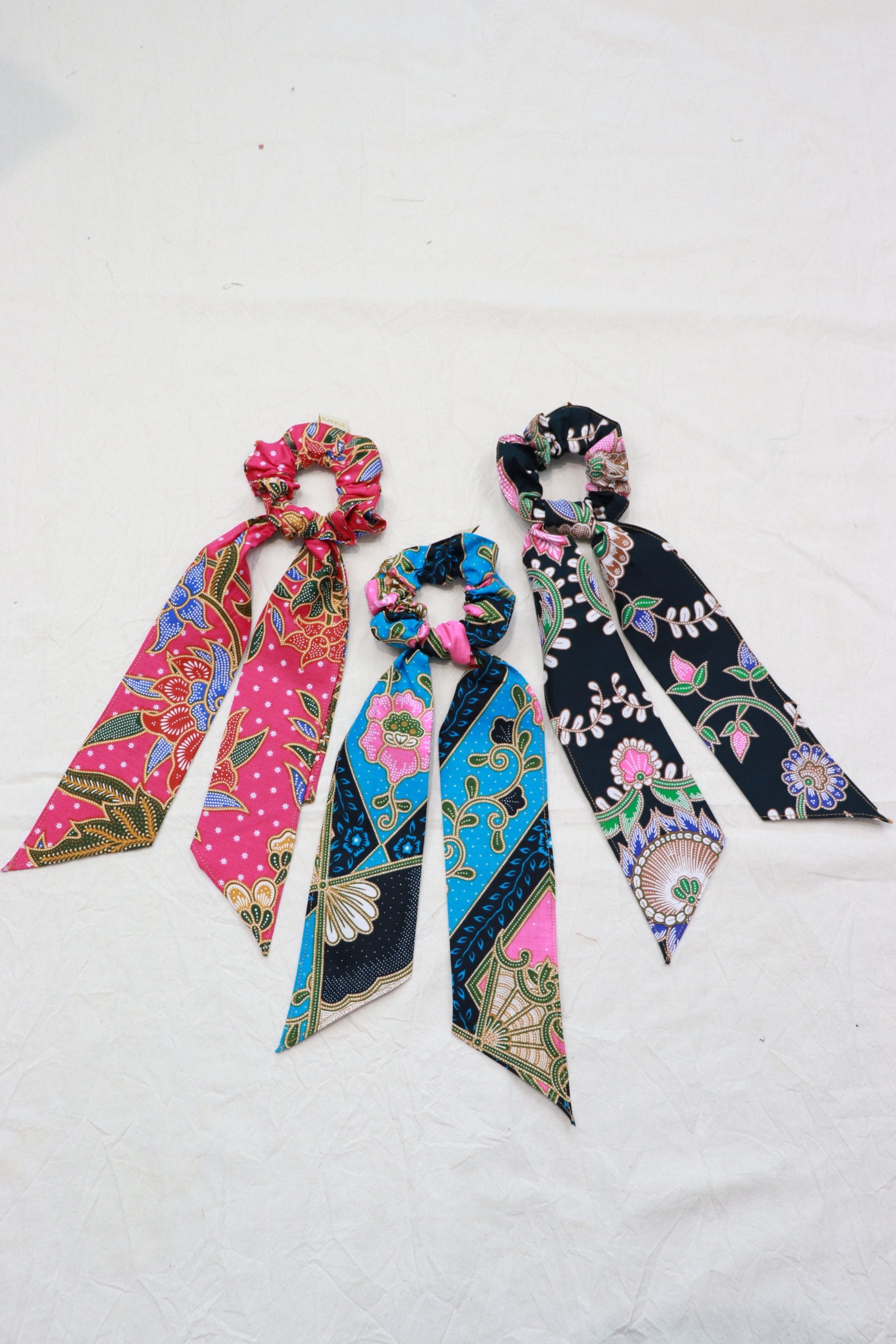 Batik Scrunchie w/ Ribbon [Set of 3] - Raina