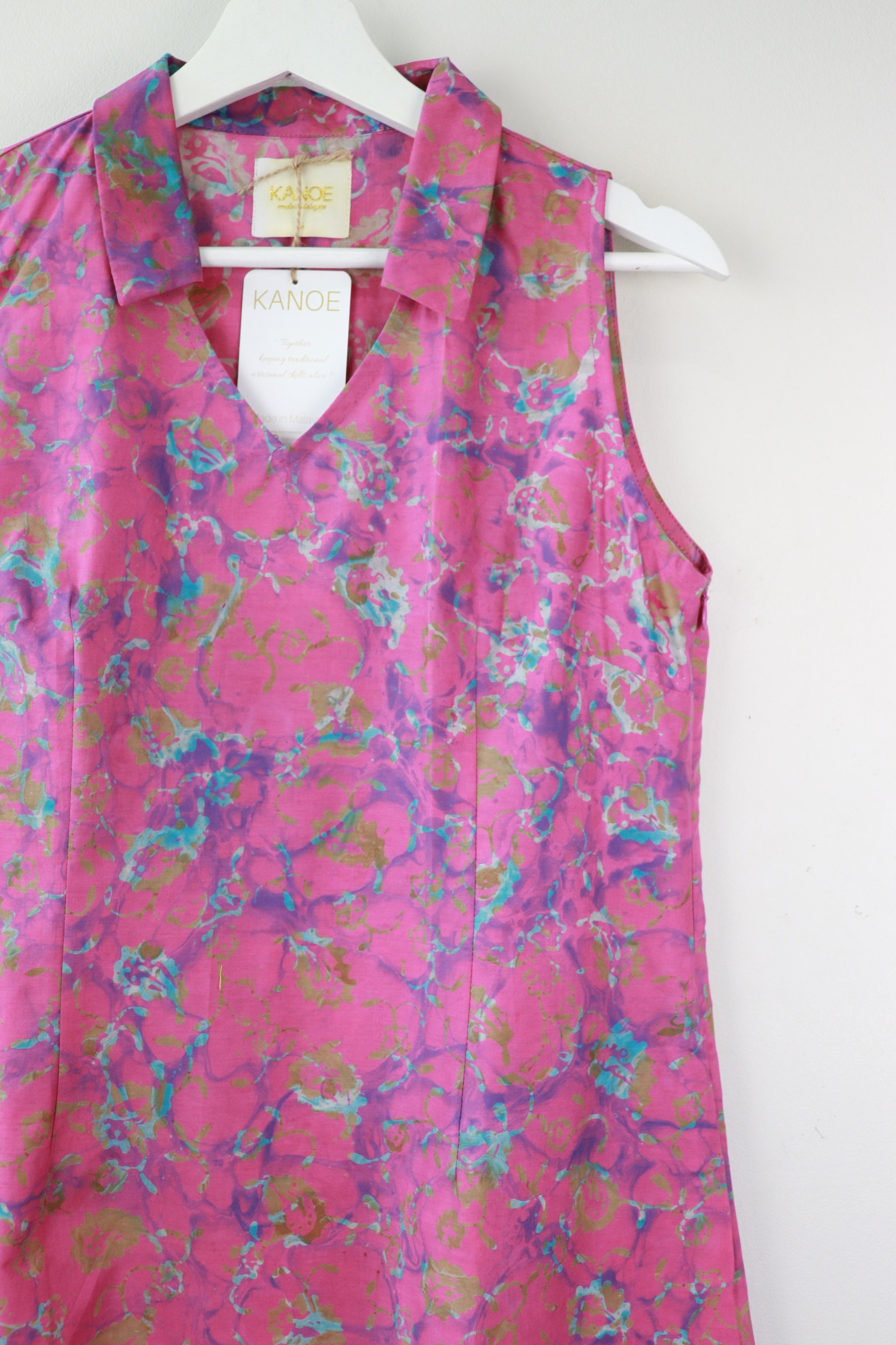 Collar V-neck Batik Dress - Mama's Love (M) [Handmade]